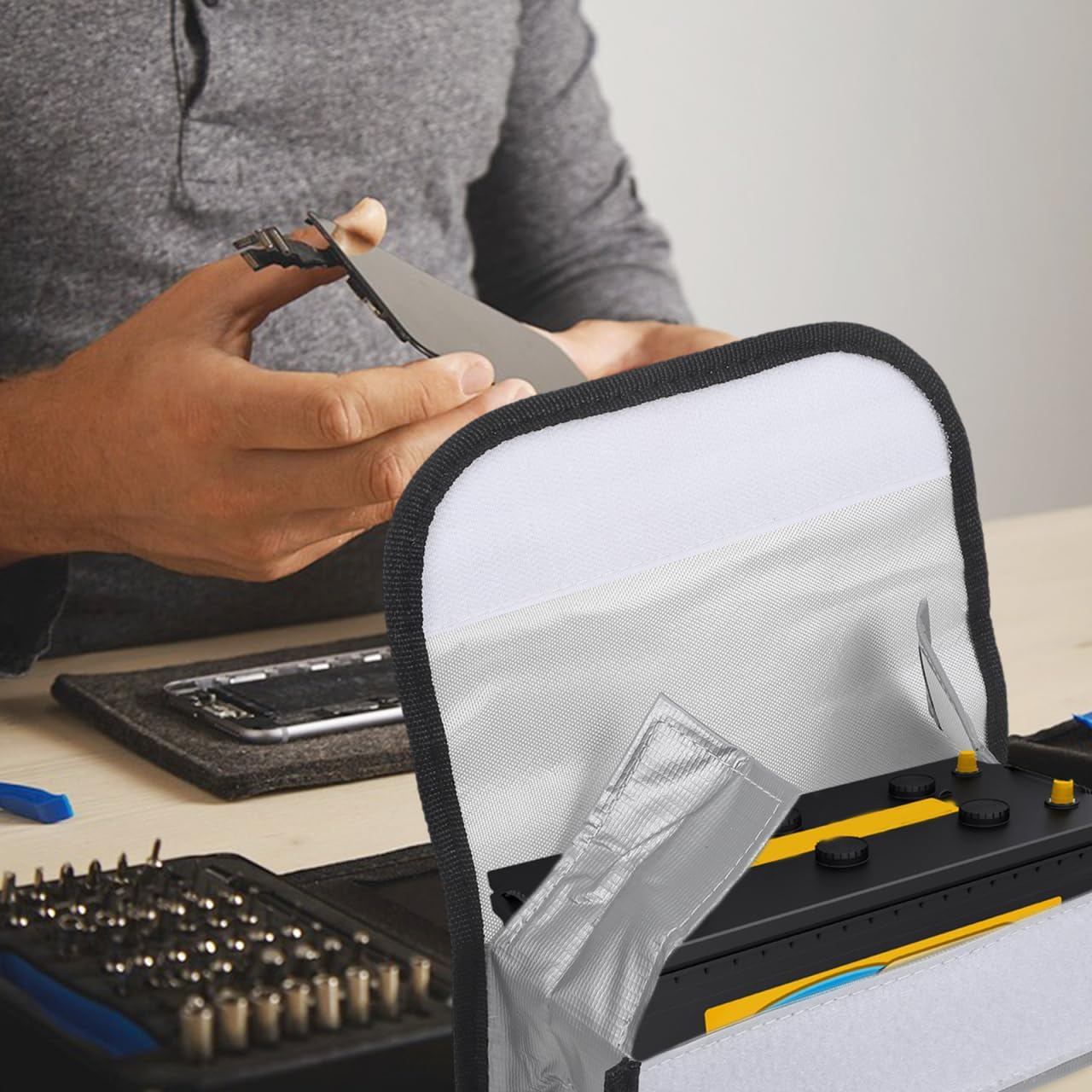 OSALADI Fireproof Lipo Battery Safety Bag 2Pcs High Temperature Resistant Explosion-Proof Pouch for Model Aircraft Lithium Battery Storage