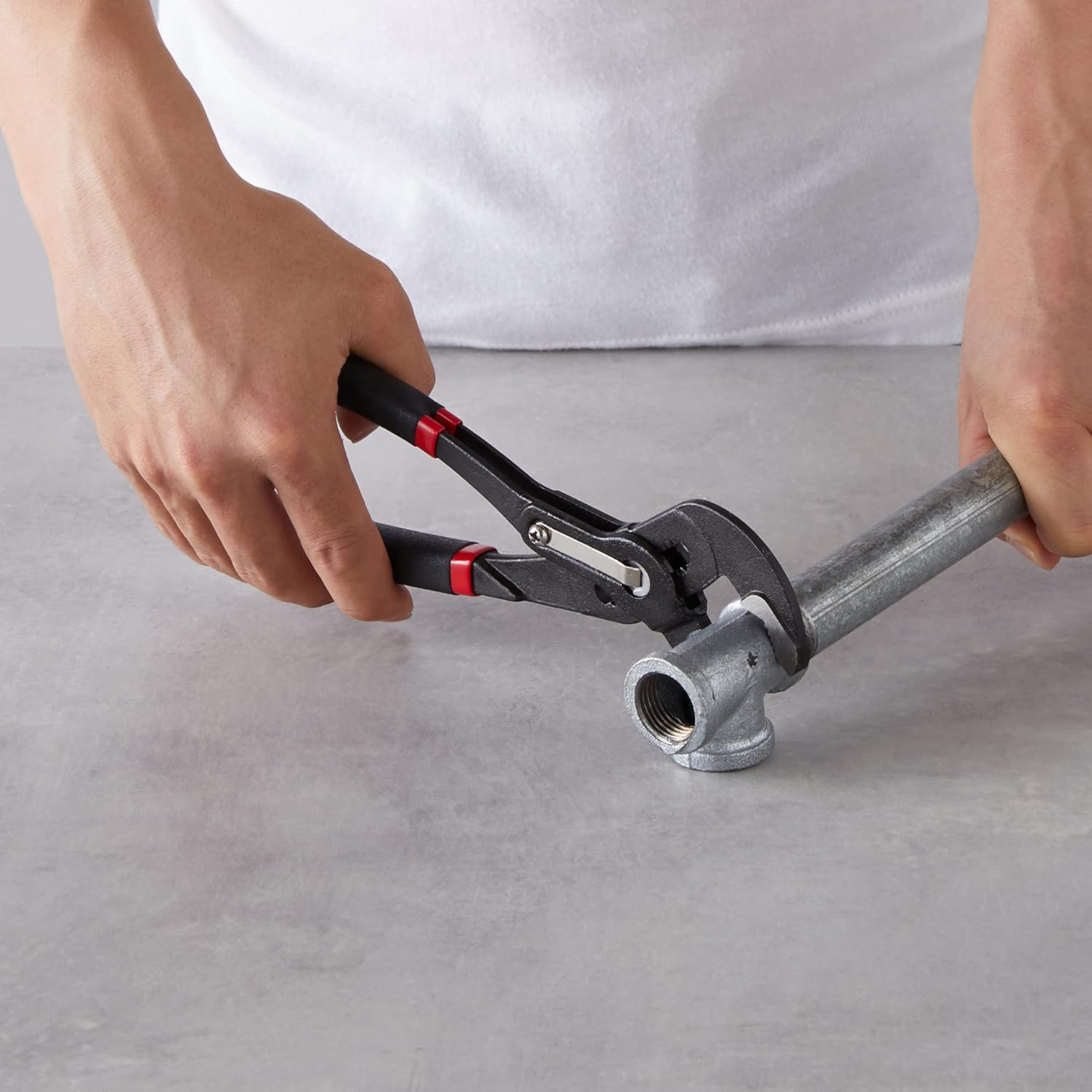 Amazon Basics 3-Piece Quick Release Groove Joint Pliers Set - Drop Forged Chrome Vanadium Steel, Includes 17.78Cm,25.4Cm, and 30.48Cm image number 5