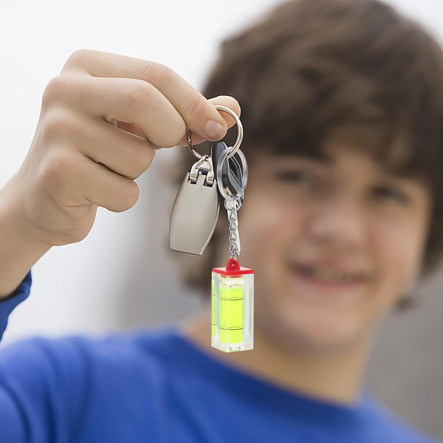 FUTUREORYY Mini Bubble Spirit Level Keychain with Wallet Chain for Men, Portable Pocket Level Tool for Car Keys and Camping, Small Key Accessories for Everyday Use Random Color image number 2