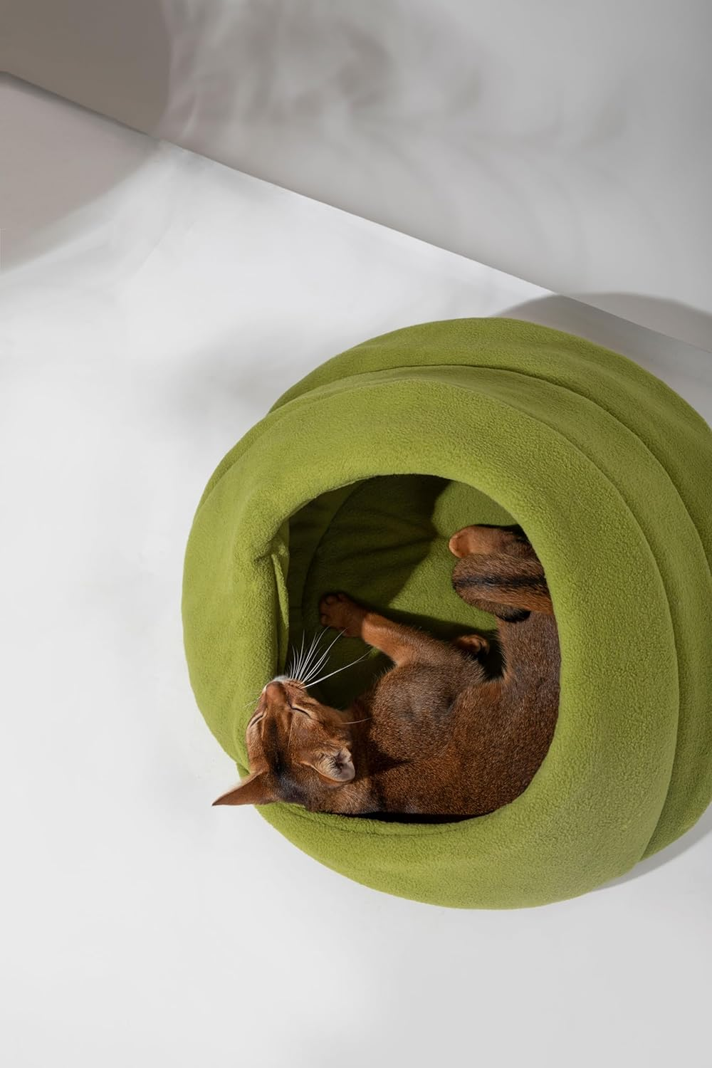 Pet Hut, Cozy Cat Cave Bed &ndash; Warm and Comfortable Hideaway for Cats and Small Pets (Green, Medium up to 6Kg) image number 2