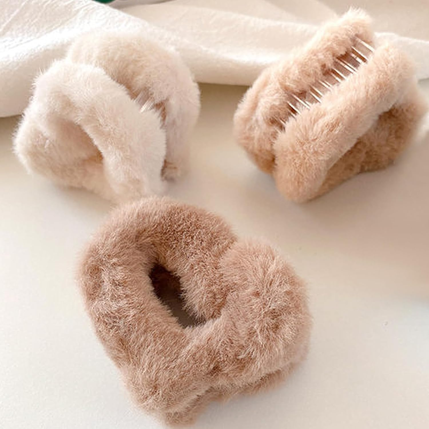 3 PCS Heart Shaped Plush Clip,Plush Hair Clips for Thick and Thin Hair,Faux Fur Hair Claw Clips Plush Hair Catch Barrette Jaw Clamp,Fluffy Plush Hair Claw Clips for Women and Girls image number 4