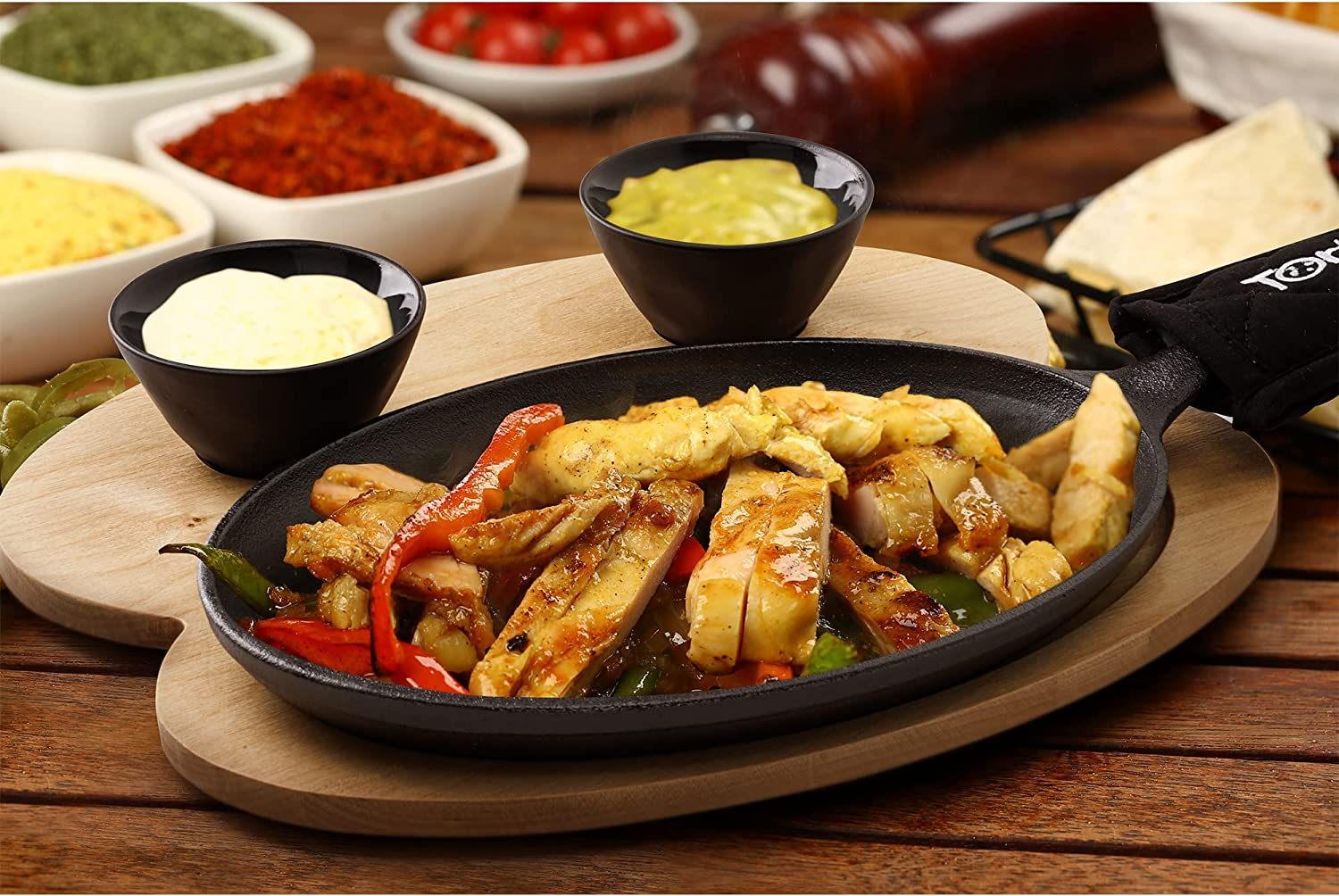 Tortillada &ndash; 25 Cm Cast Iron Fajita Pan/Grill Pan Set for Fajitas &ndash; Incl. Wooden Serving Tray + 2 Ceramic Dip Bowls image number 1
