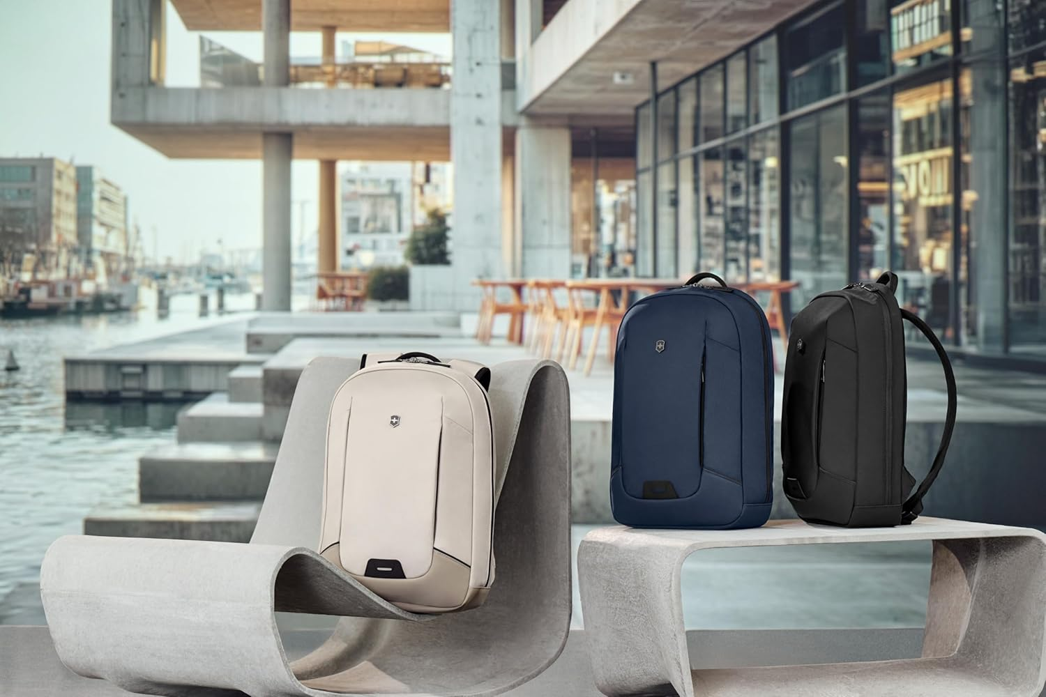 [Victorinox] Altmont Modern City Daypack Backpack, Detachable Laptop Sleeve, 15.6 Inches, Sound Pocket for Earphones, 16L, Antibacterial Lining, Multifunctional, Commuting to Work, Business Trips