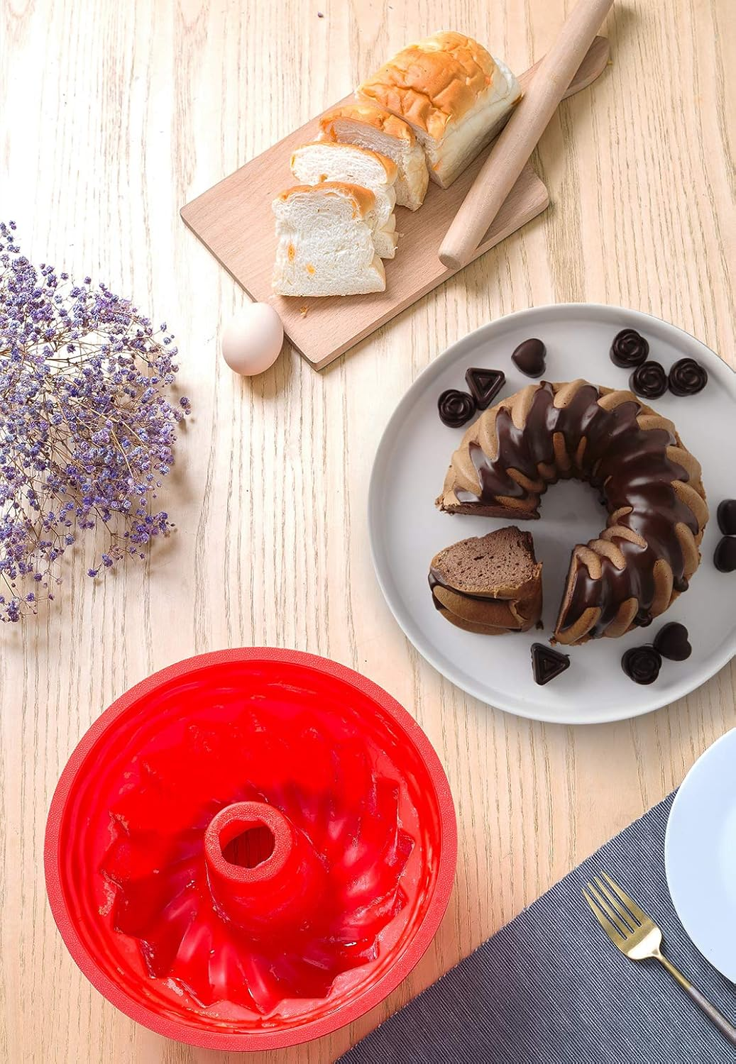 Aokinle Silicone Baking Molds, European Grade Fluted round Cake Pan, Non-Stick Ring Mold Cake Pan for Jello, Mousse,Cake,Gelatin,Bread, 9.45 Inches Tube Bakeware Red