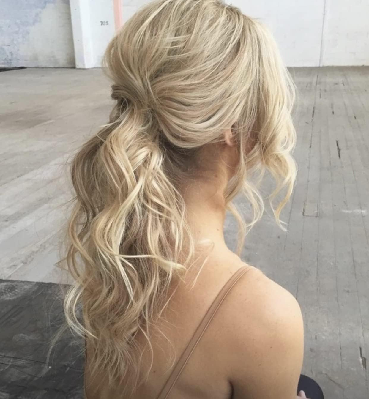 Mixed Blonde Lace Wigs Long Curly 13X4 Lace Synthetic Lace Front Wig Golden Wig for Women Long Wavy Wig Heat Resistant Wig Free Part Wig Halloween Cosplay Makeup Wig 24" image number 2