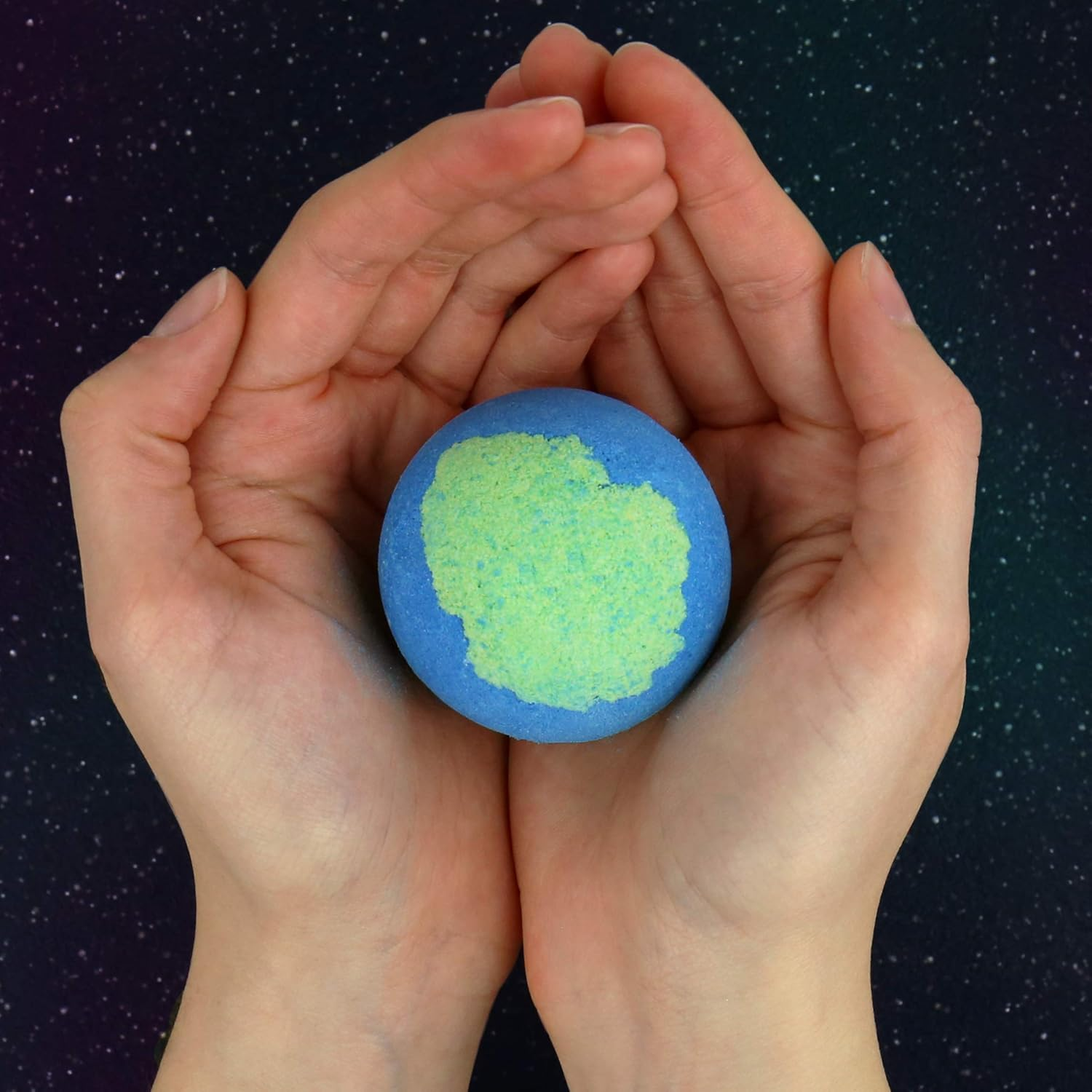 Gift Republic You'Re My World Bath Bomb, Blueberry and Green Tea Scented, Handmade Fizzing Bath Essential, Relaxing Aromatherapy, Nourishing Ingredients for Soft, Smooth Skin and Calming Bath