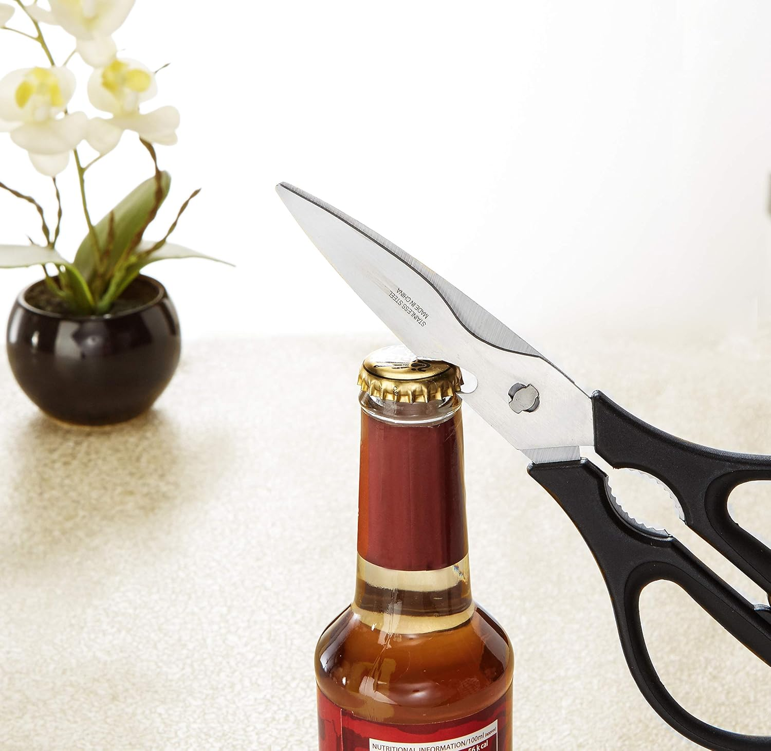 Amazon Basics Premium Multifunctional Kitchen Scissors, Black image number 2