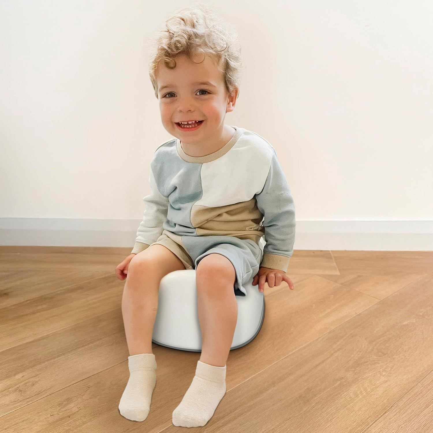 Dreambaby My First Stage Potty, anti Slip Potty, Compact and Lightweight, anti Splash Guard, 18 Months to Maximum 25Kg - Bright White/Grey image number 3