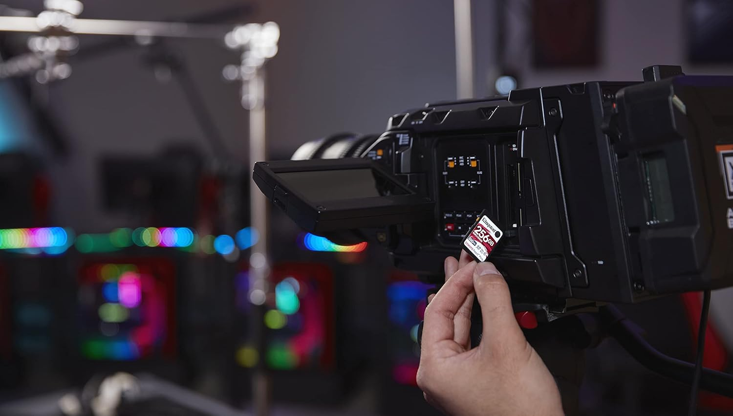 Kingston 128 GB Canvas React plus SD Memory Card, Black image number 3