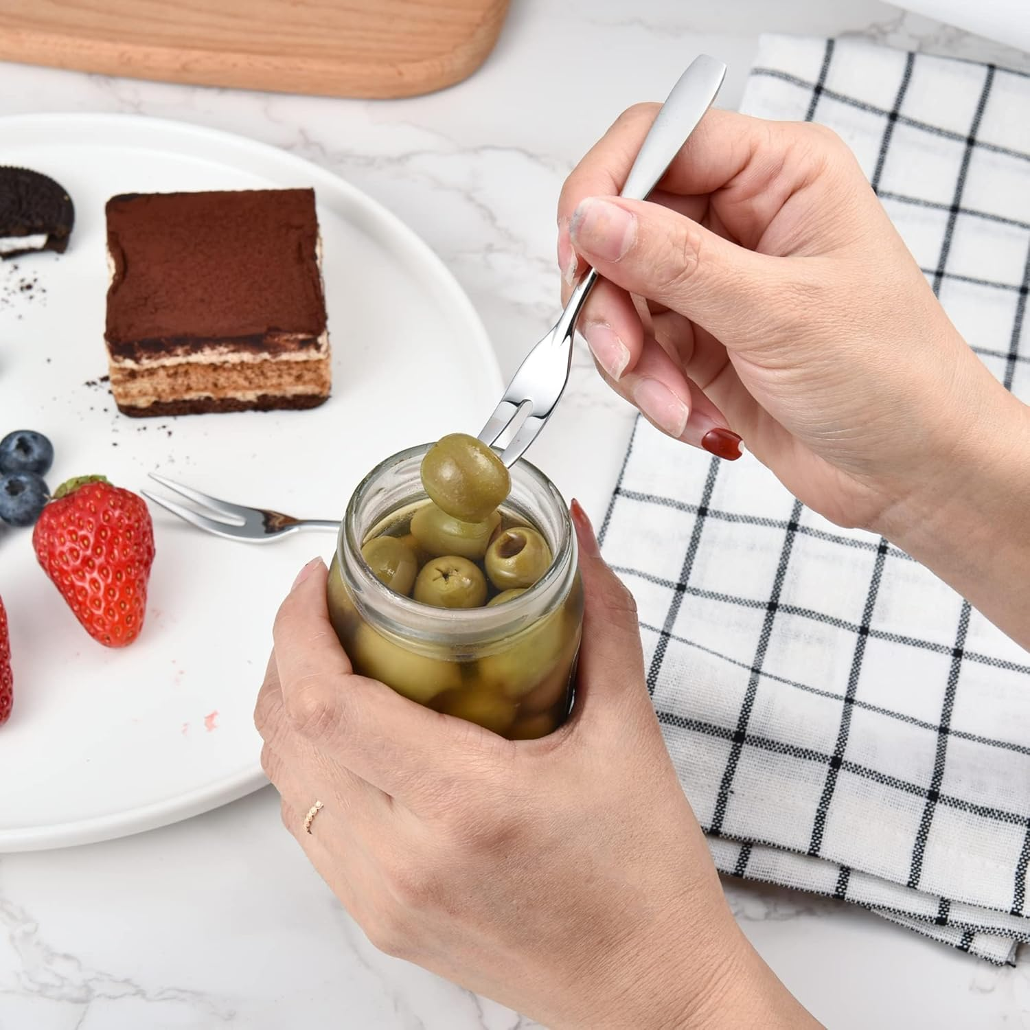 IMEEA Tiny Fruit Forks 18/10 Stainless Steel Appetizer Cocktail Forks Dessert Forks, 4.5-Inch (6-Piece) image number 4