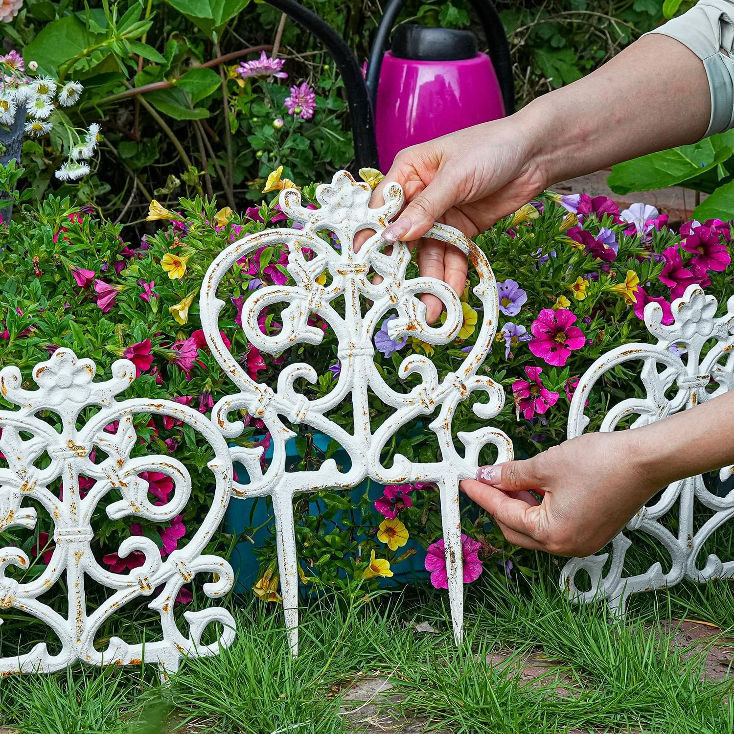 Sungmor Decorative Cast Iron Garden Edging, 4 Pack Rustic White Victorian Garden Edging Landscape Border, Vintage Metal Yard Stake Low Picket Fence, 11.8" Tall Outdoor Flower Bed Lawn Fence Panels