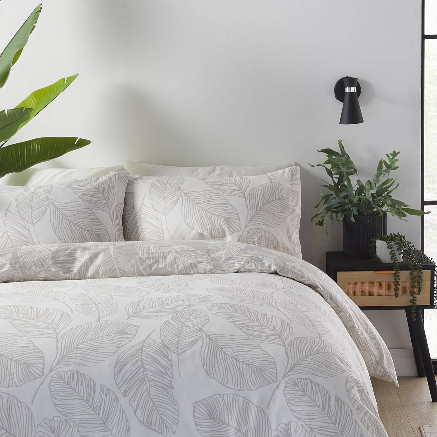 Fusion Natural Leaf Duvet Cover - Double Bedding Size (200 X 200Cm) - Reversible Design (White Colours) - Linen Leaves Print - Matteo Collection image number 2