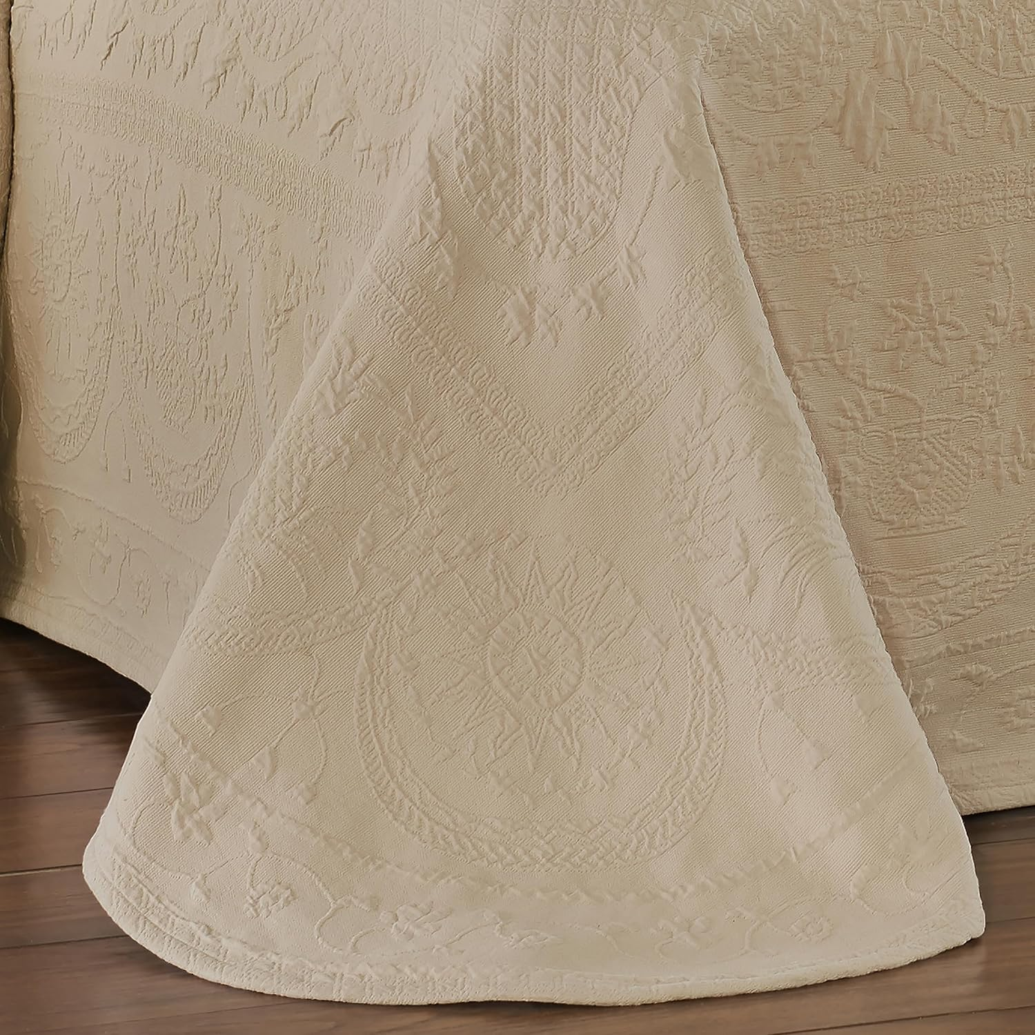 King Charles 13989BEDDKNGBIR Matelasse Bedspread,Birch,King image number 4