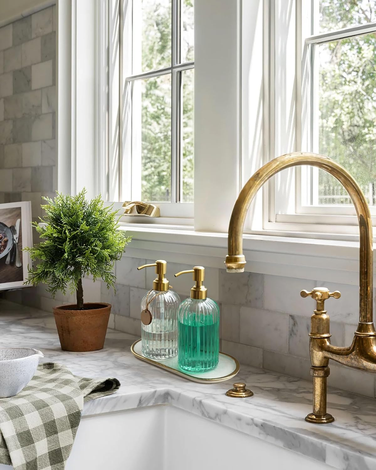 JASAI 2PACK 18Oz Fluted Glass Soap Dispenser with Golden Rust Proof Pump, Refillable Kitchen Soap Dispenser with Vertical Stripe, Bathroom Soap Dispenser for Dispense Hand Soap, Dish Soap, Lotion. image number 2