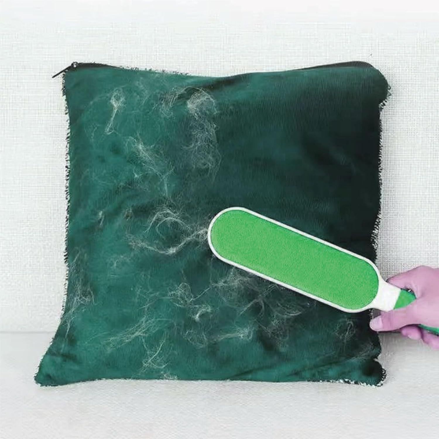 Leona Co Fuzzy Fur Lifter: Self-Cleaning Pet Fur & Lint Remover image number 3