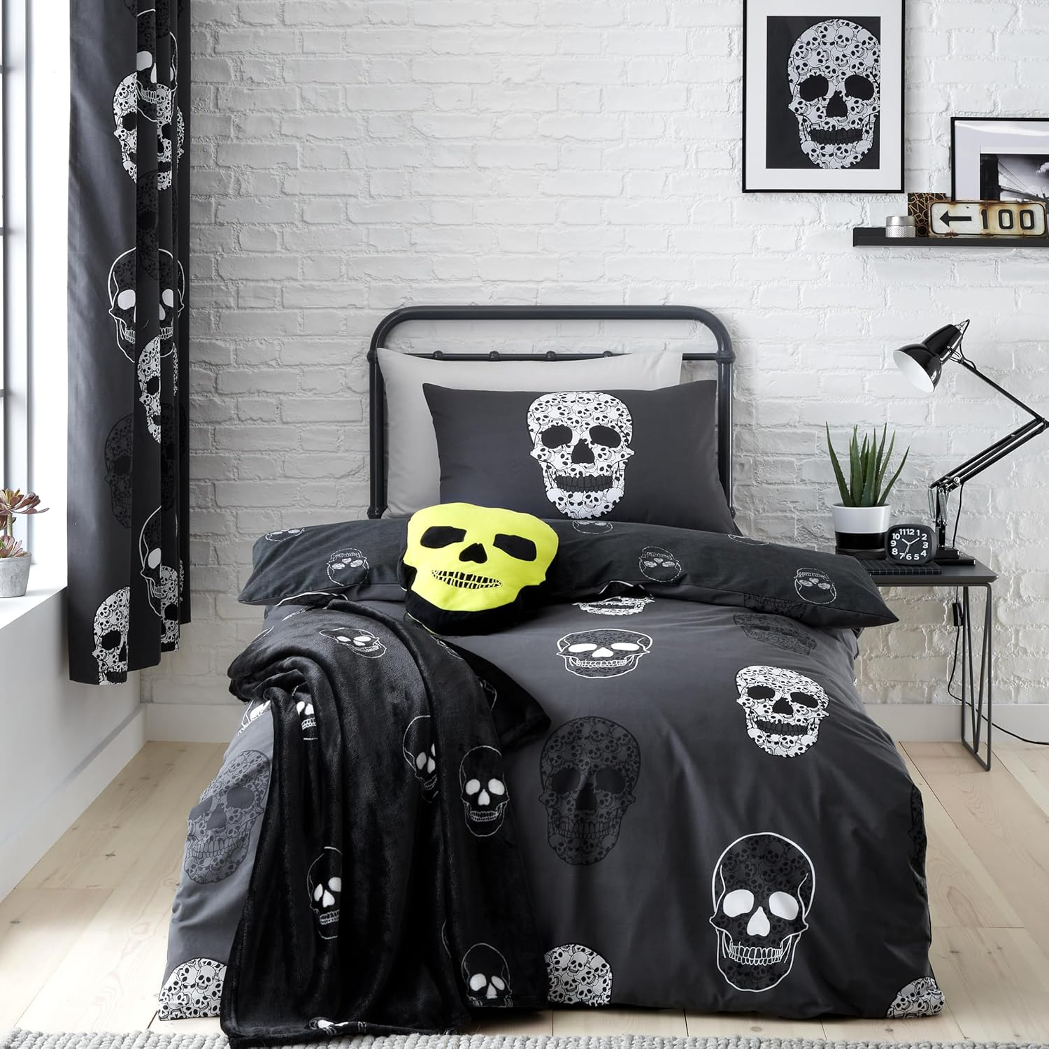 Catherine Lansfield Isadora Floral Reversible Double Duvet Cover Set with Pillowcases Lilac