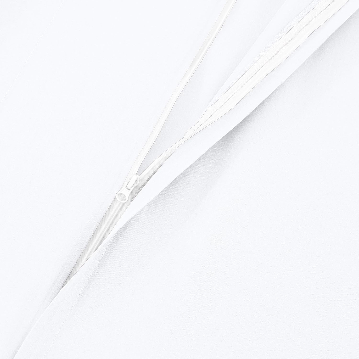 Amazon Basics Lightweight Microfiber 3 Piece Duvet Cover Set with Zipper Closure, Full/Queen, Bright White, Solid image number 1