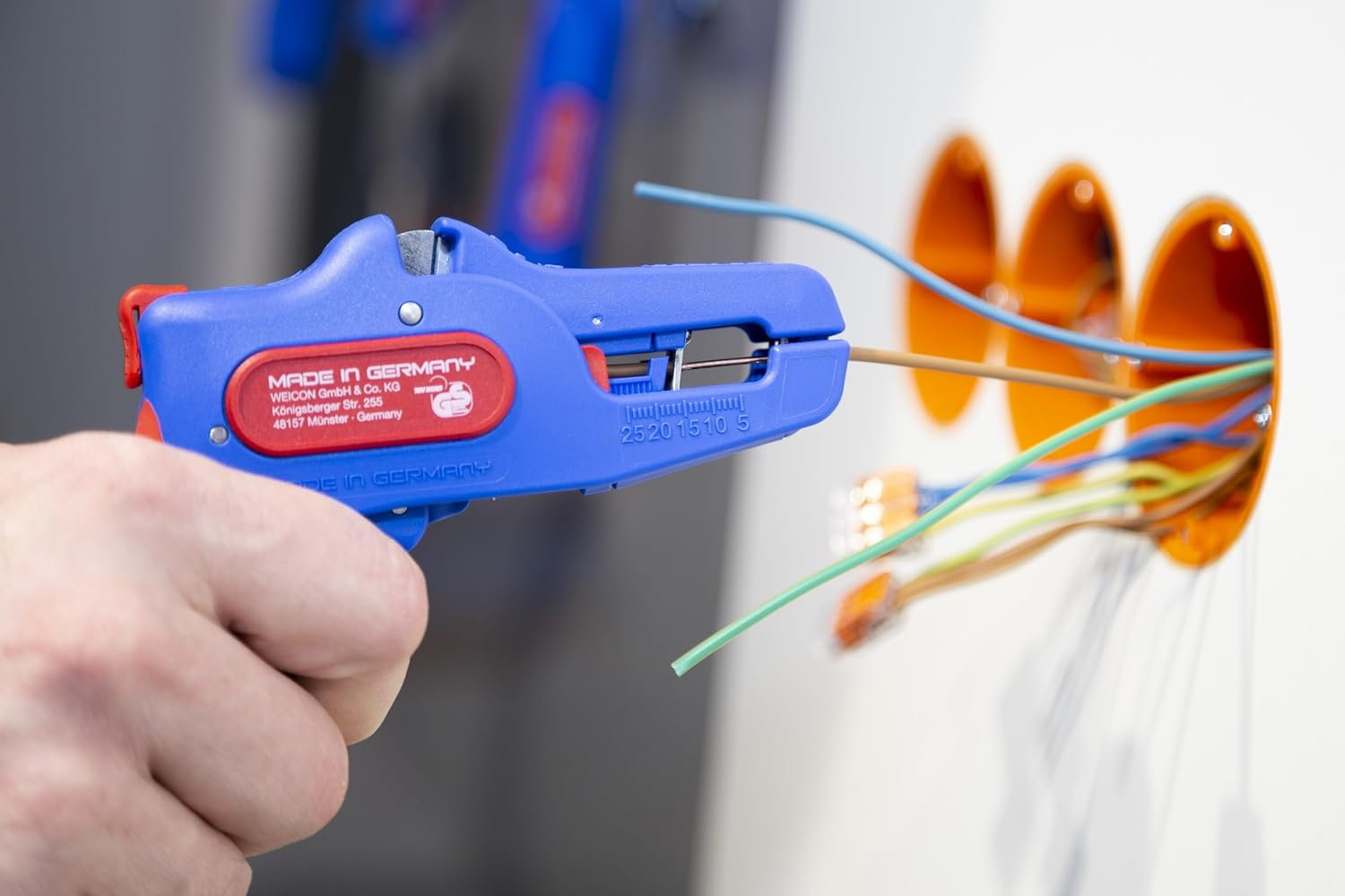 WEICON Tools No. 5 Pro Wire Stripper | Automatic Wire Stripper for All Standard Flexible and Solid Conductors from 0.2-16 Mm&sup2; | Self-Adjusting to Conductor Cross Section image number 6