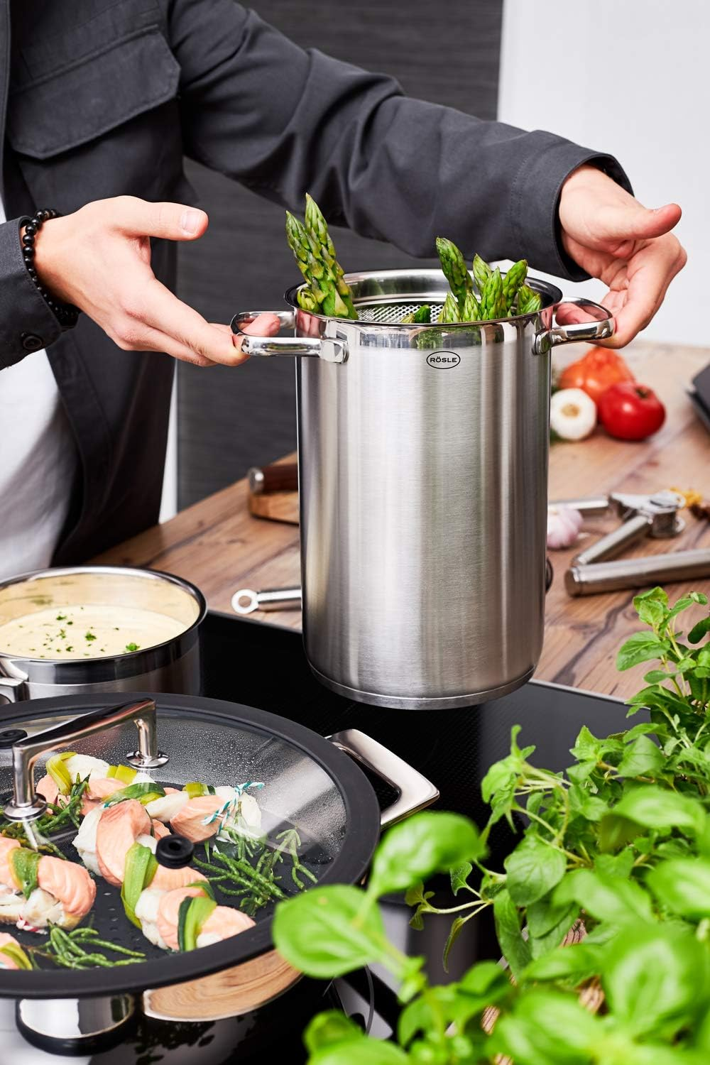 R&Ouml;SLE Elegance Asparagus and Pasta Pot, High-Quality Pot for Preparing Pasta or Vegetables, 4.5 Litres, Stainless Steel 18/10, Sieve Insert, Dishwasher Safe, 30.5 X 17.3 X 24.7 Cm, Silver image number 3