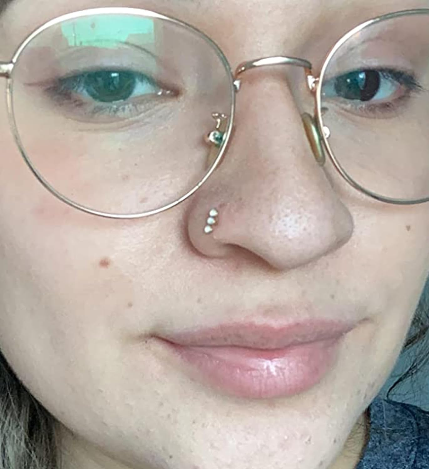 QWALIT Gold Nose Piercing Kit with Disposable Gun and Rings image number 1