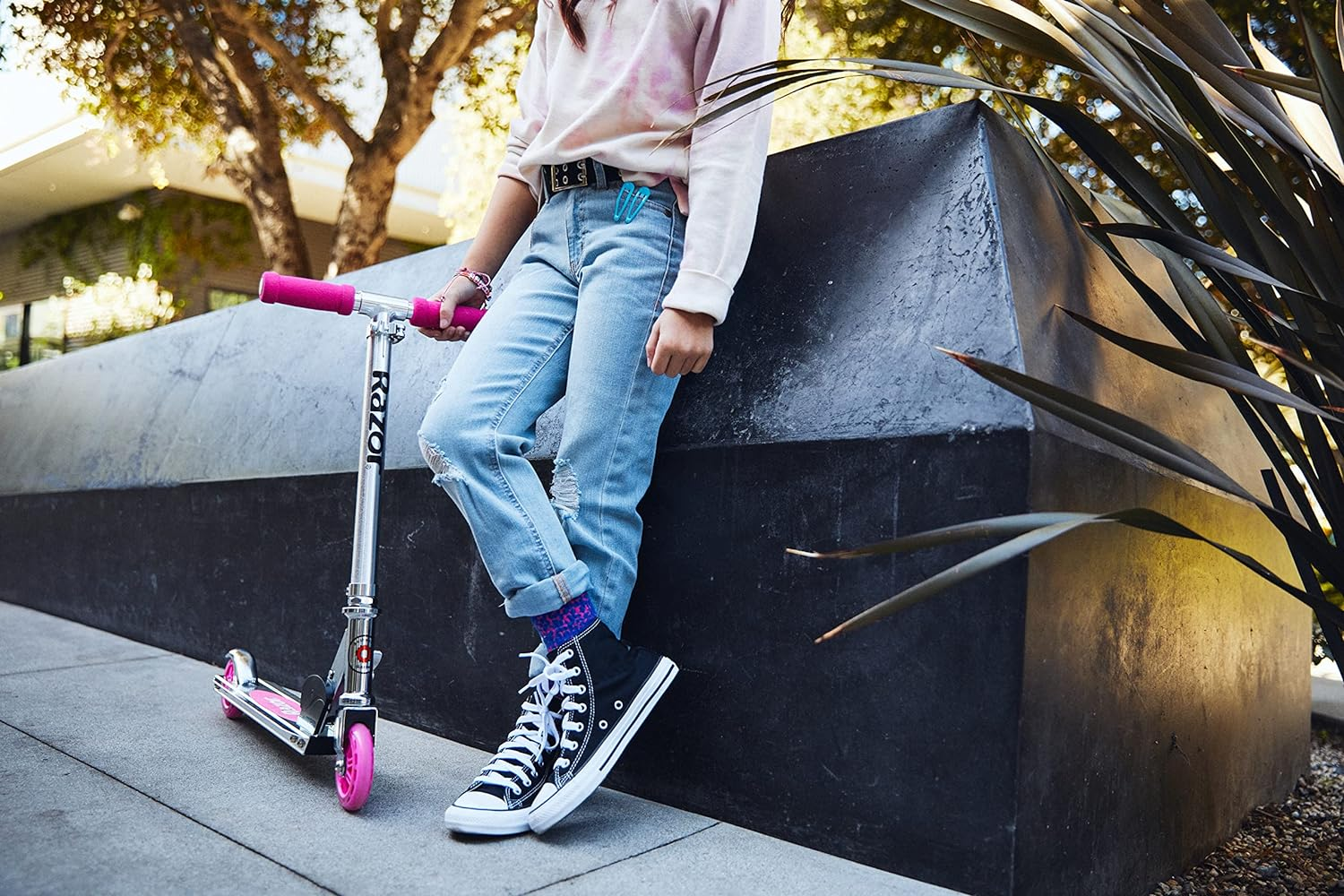 Razor a Kick Scooter for Kids - Lightweight, Foldable, Aluminum Frame, and Adjustable Handlebars image number 3