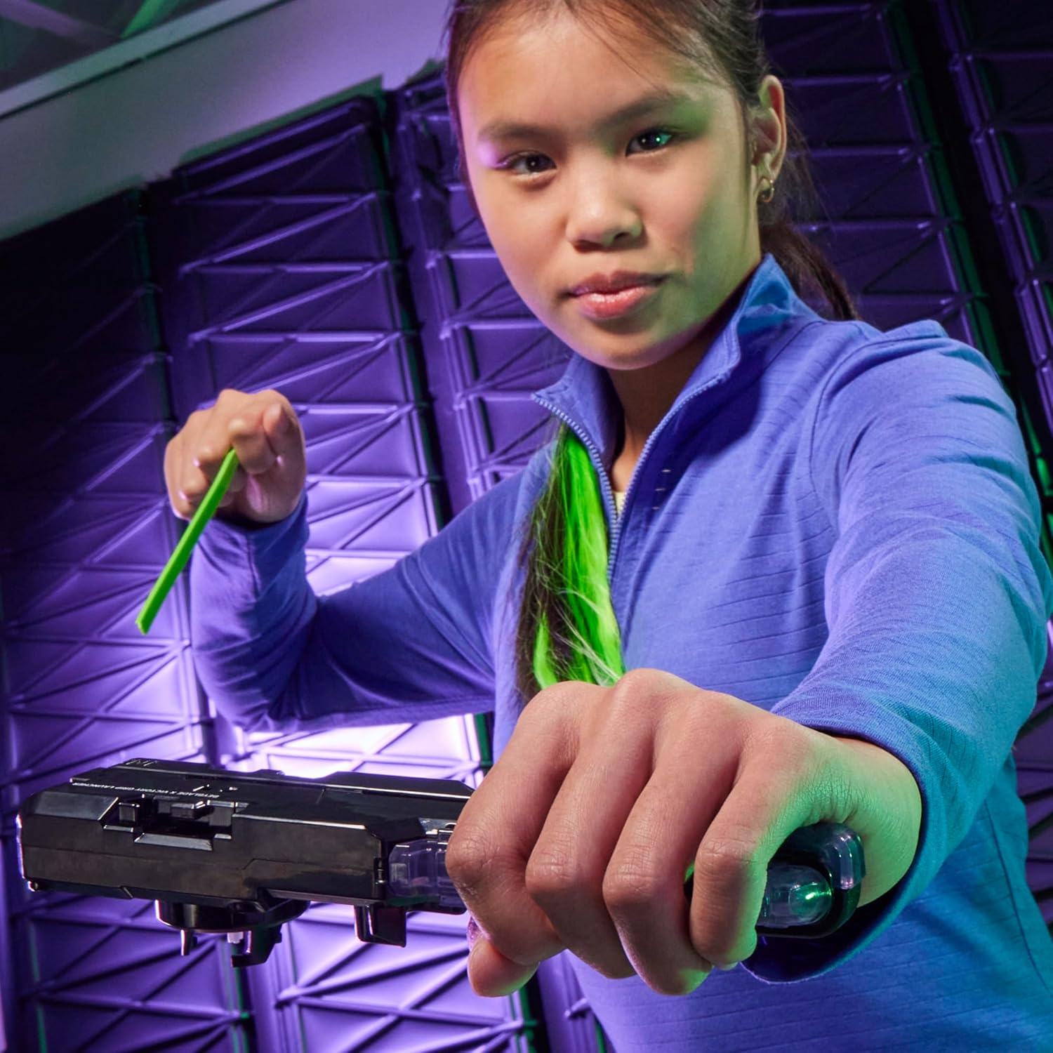 Hasbro Beyblade X Victory Grip Clockwise Starter Kit image number 1