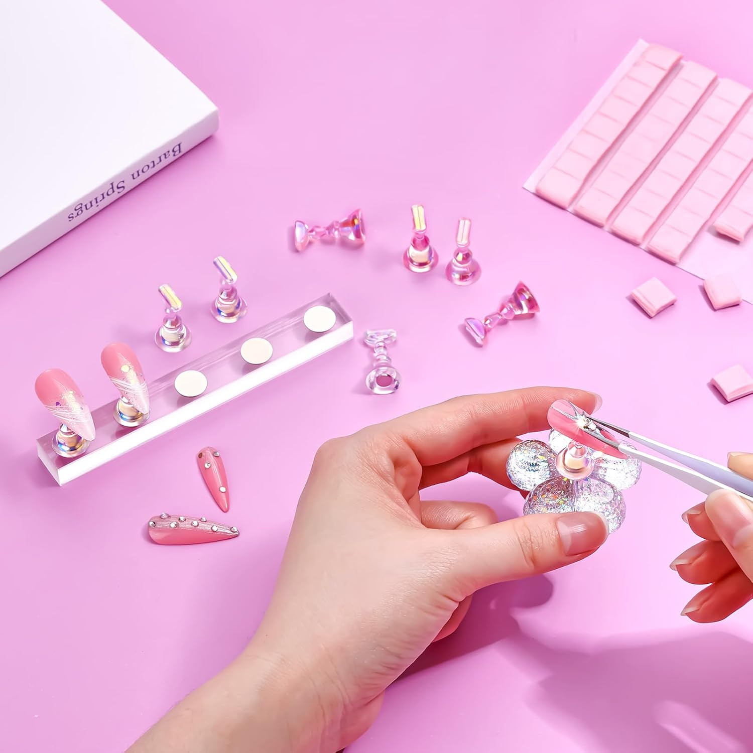 Makartt False Nail Stand: Transparent and Pink Nail Art Display Stand for Nail Art Displays Transparent Magnetic Nail Art Holder with Glitter and Reusable Adhesive Putty for Salon image number 3