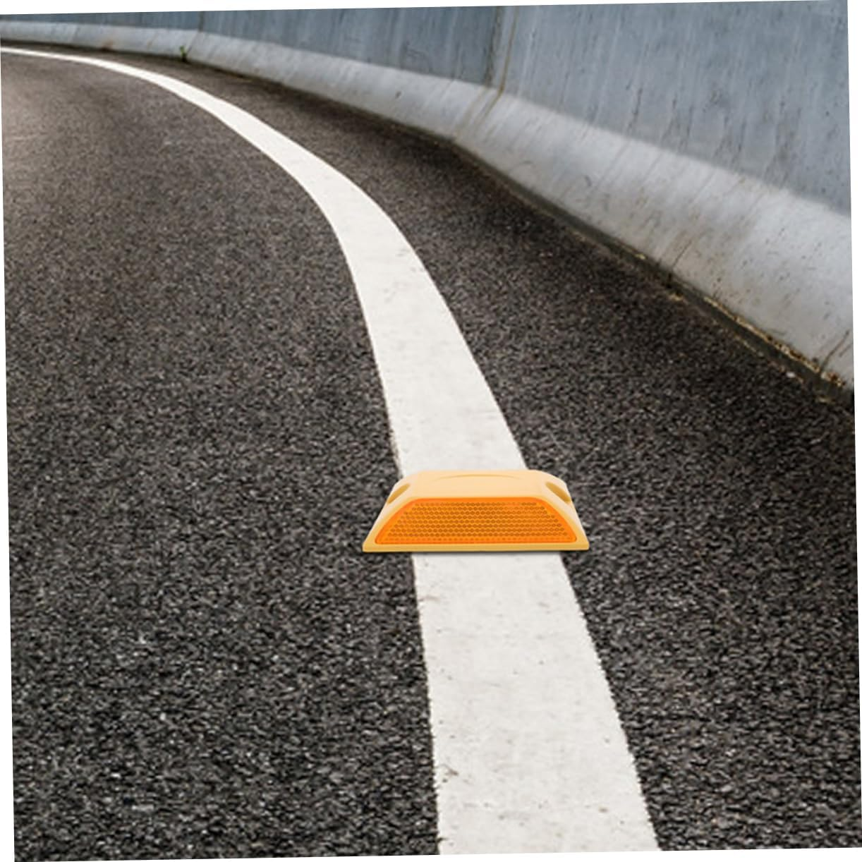 4Pcs Road Reflective Markers Raised Plastic Driveway Studs for Night Visibility and Safety image number 2