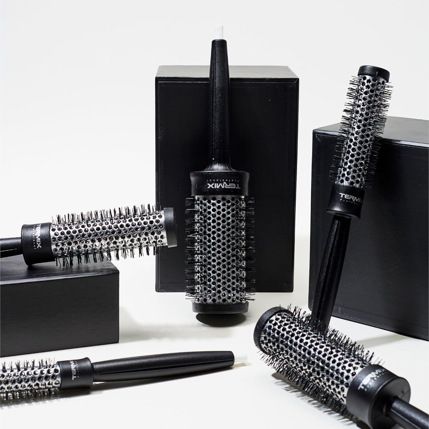 Pack Termix Profesional Hairbrush- Aluminum Thermal Hairbrush with Nylon Bristles, Ideal for All Types of Hairstyles- It Includes 5 Diametres &Oslash; 17, 23, 28, 32, 43 Mm image number 4