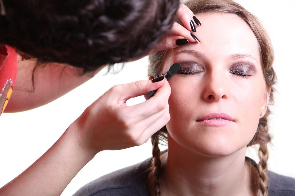 Deksias Disposable Dual Sided Eye Shadow Sponge Applicator Oval Tipped Eyeshadow Brushes Makeup Applicators (50PCS, Black) image number 4