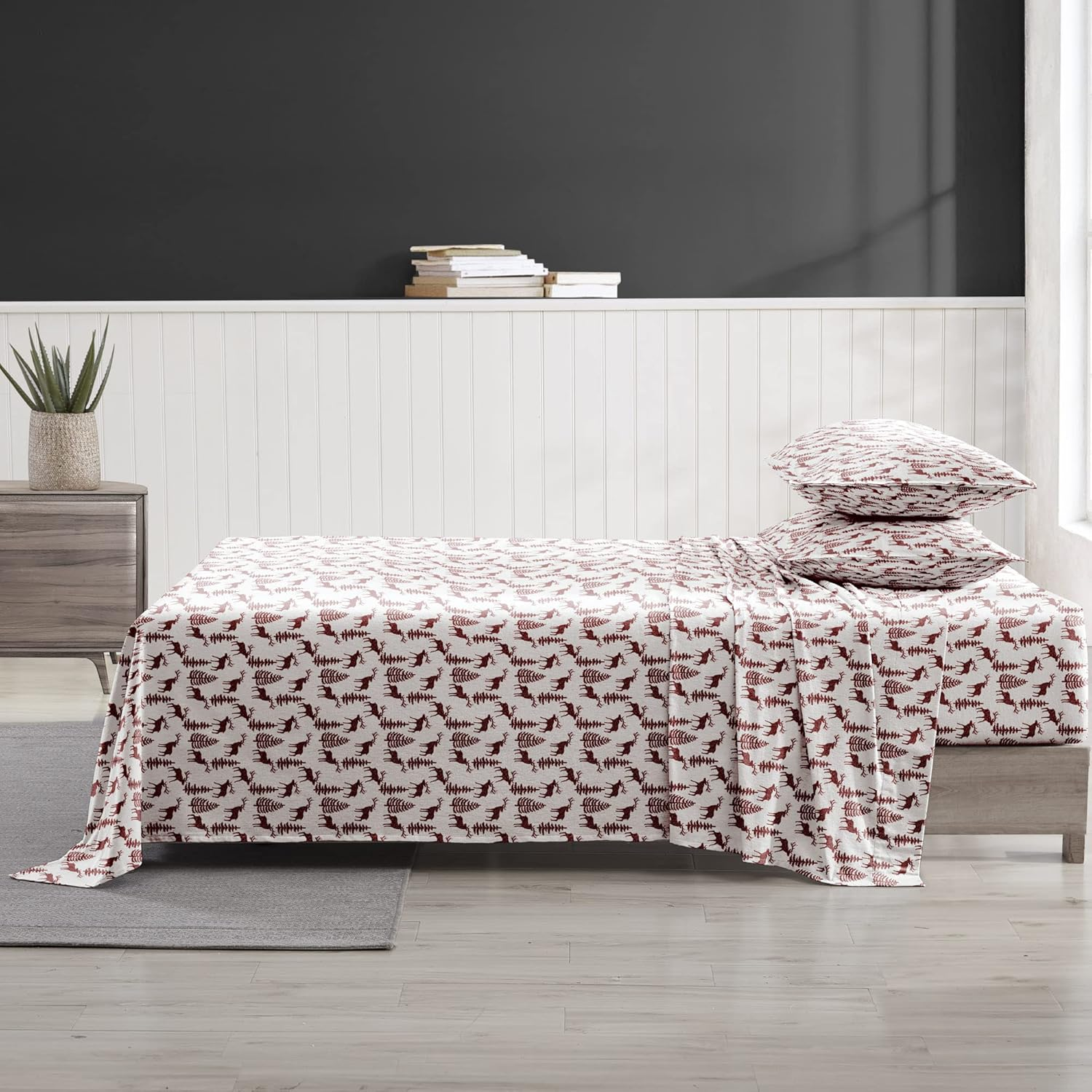 Brielle Home Flannel Sheet Set Cotton Soft Warm & Cozy Modern Chic with Elastic Deep Pockets, Queen, Deers Red image number 4