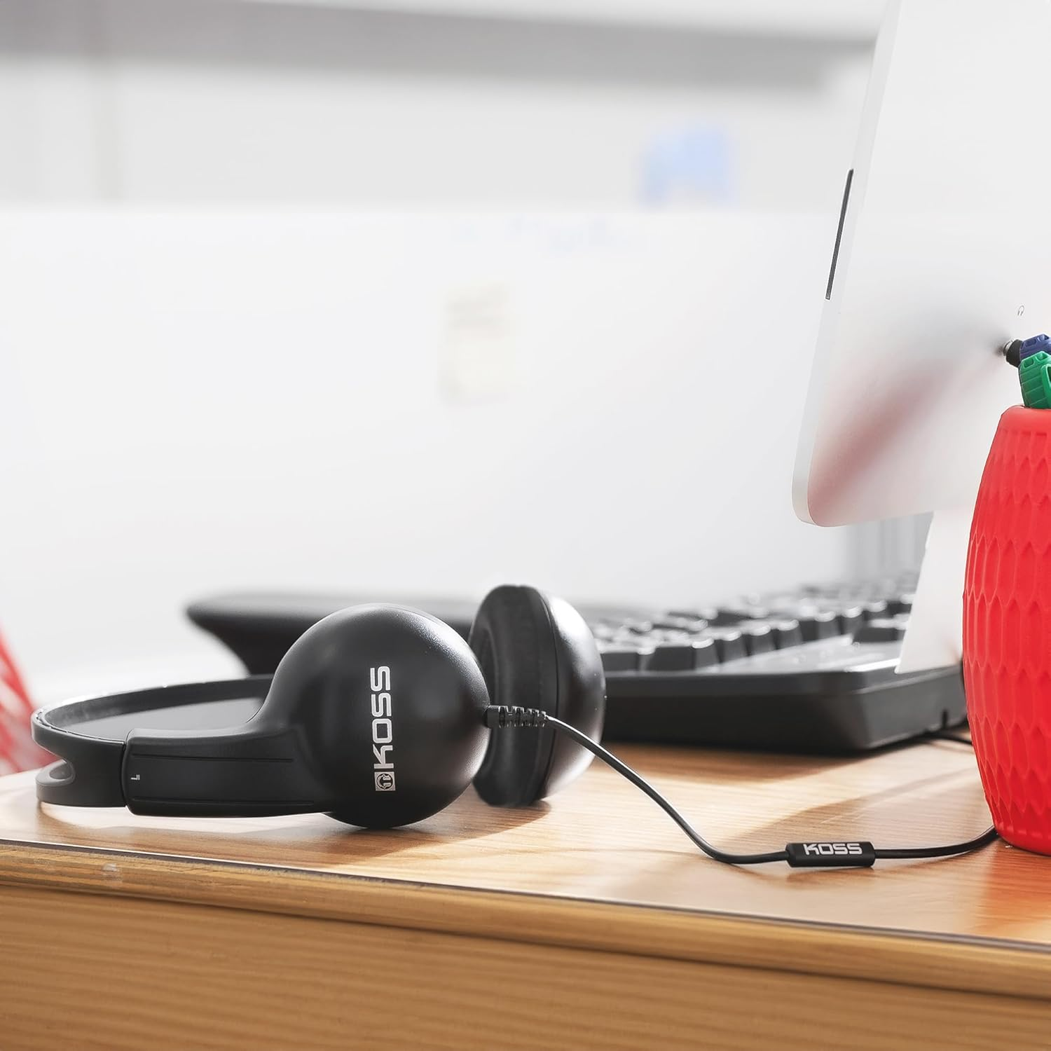 Koss Ur10I Lightweight Headphone image number 1