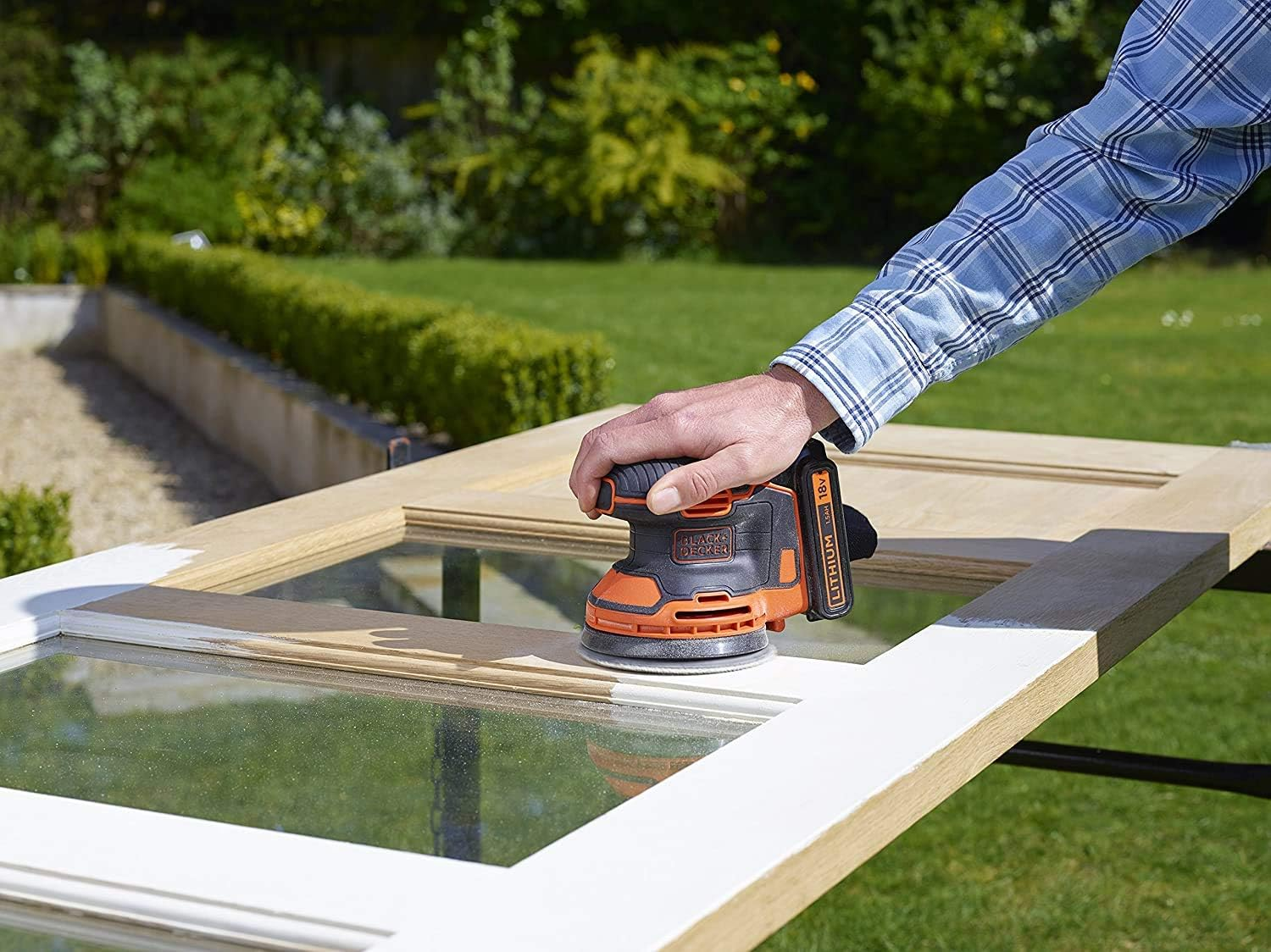 BLACK+DECKER 18V Lithium-Ion Random Orbital Sander Skin image number 5