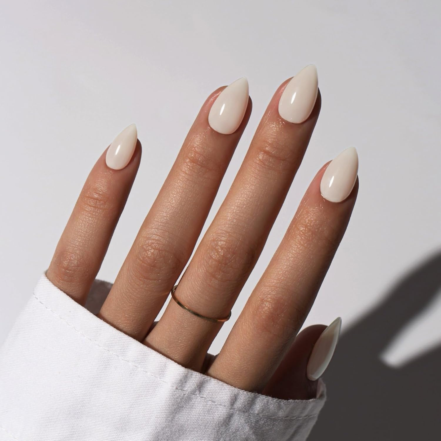 Kqueenest White Press on Nails Short Almond, Short False Nails with Glue, Solid Milky White Fake Nails Press Ons Stiletto, Glossy Opaque, Reusable Soft Gel Stick on Nail for Women, 30 Pcs