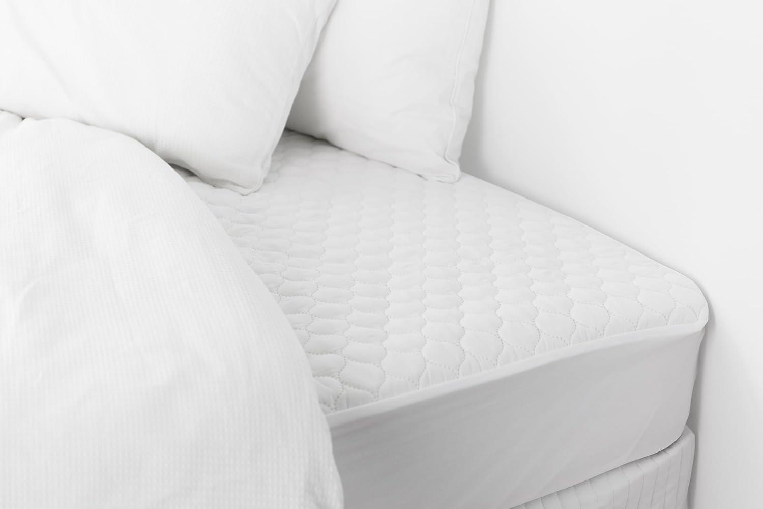 Tontine Comfortech Anti-Stain Mattress Protector, Queen &ndash; Soft Microfibre Cover with Dual Action Teflon Stain Protection &ndash; Waterproof Polyurethane Backing &ndash; 50Cm Fitted Skirt &ndash; Machine Washable image number 1