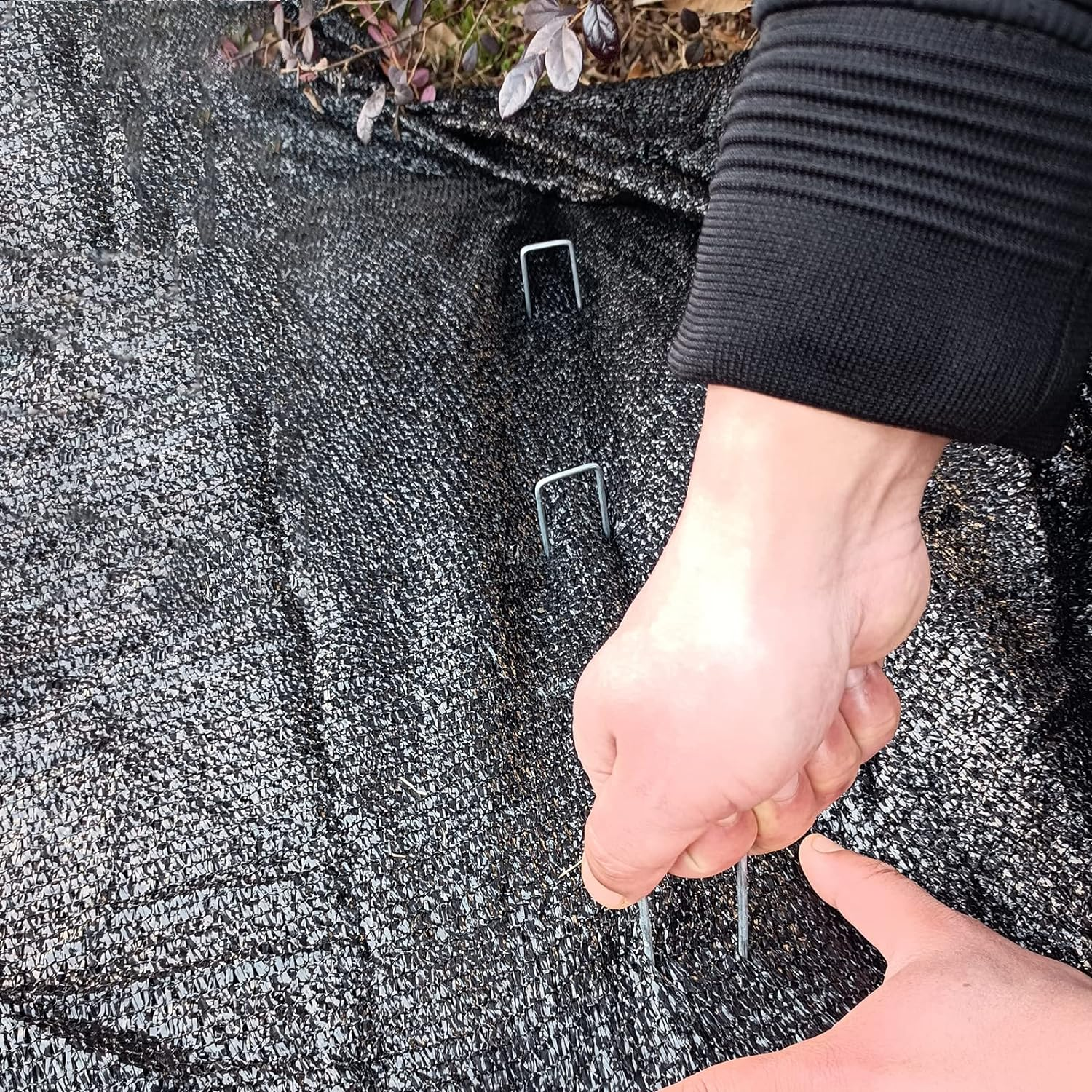 100 Pcs 6 Inch Garden Landscape Staples Galvanized Pins Lawn Stakes for Weed Barrier Ground Cover,U-Type Heavy Duty (100 Pcs X 6") image number 4