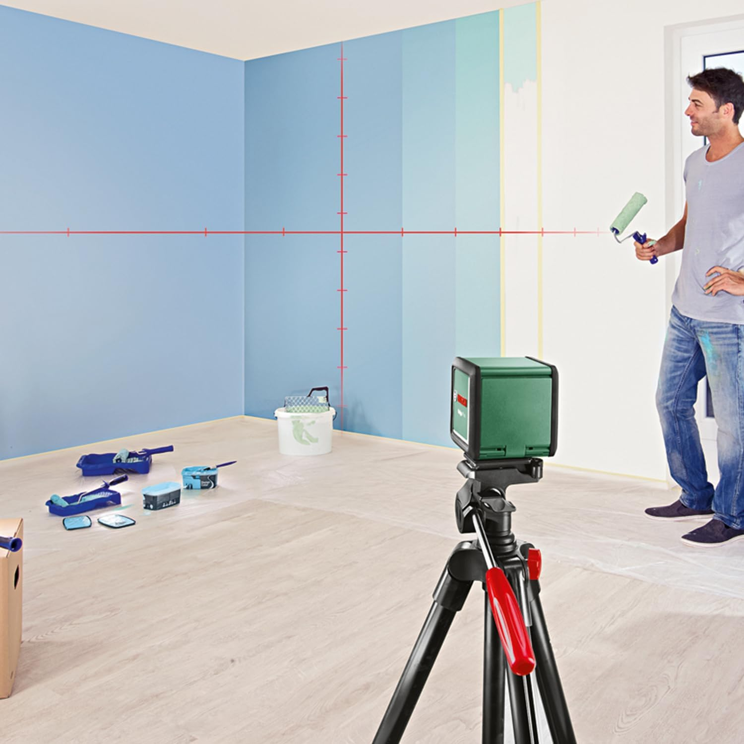 Bosch Cross Line Laser Quigo plus with Tripod (Easy Alignment at Equal and Variable Distances Thanks to Markings on the Laser Line, in Cardboard Box) image number 4