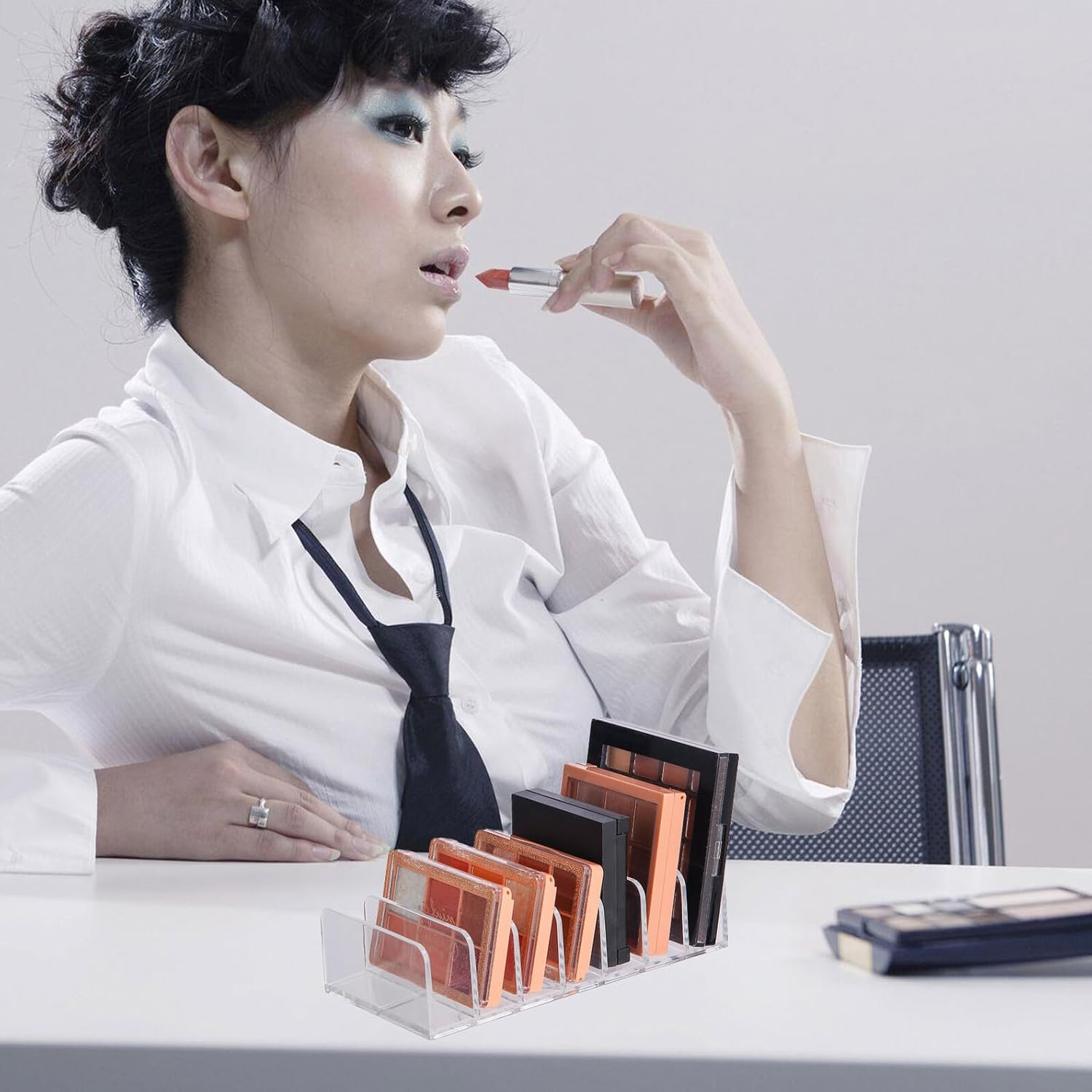 EPIGEIST Pressed Powder Storage Rack Multi-Grid Rack for Eye Shadow Cosmetics Plastic Display Case with Buckle Design for Dressing Tables image number 4