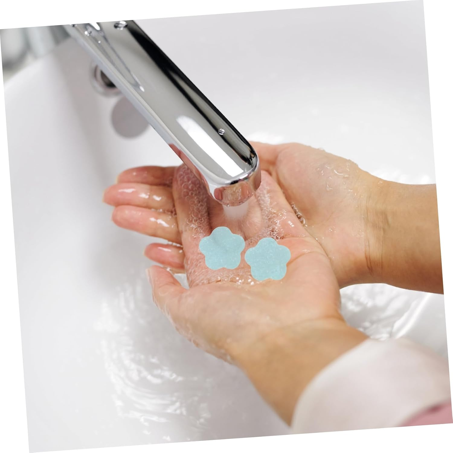 NULYLU Portable Travel Soap Sheets Box Mini Soap Paper for Boys and Girls Blue Milk Scent image number 1