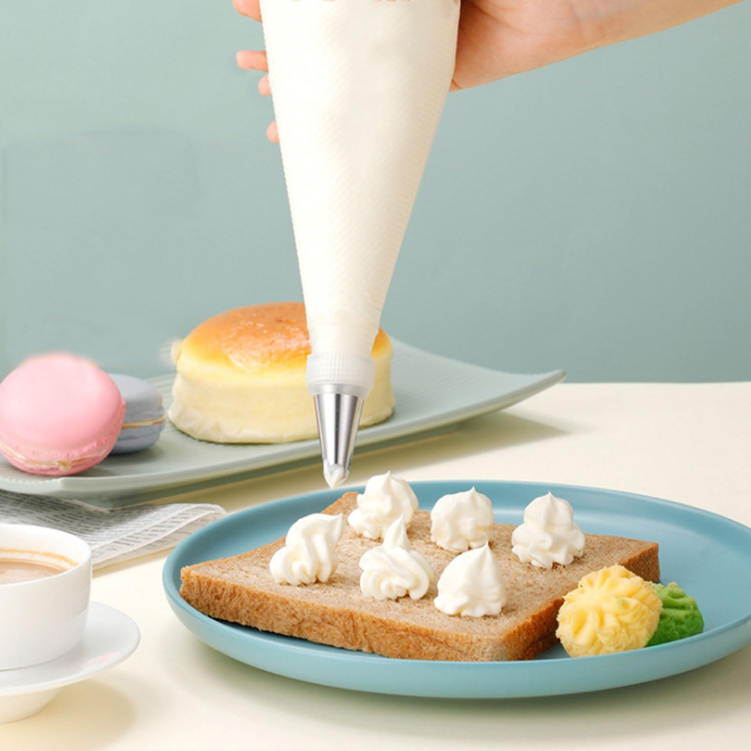 Yqkangzhu 200Pcs Disposable Piping Bags, 2 Sizes Thickened Pastry Bags, anti Burst Non-Slip Icing Piping Bags, Tipless Piping Bag for Cream Frosting, Cake, Cookies, Cupcake Baking Decorating Supplies