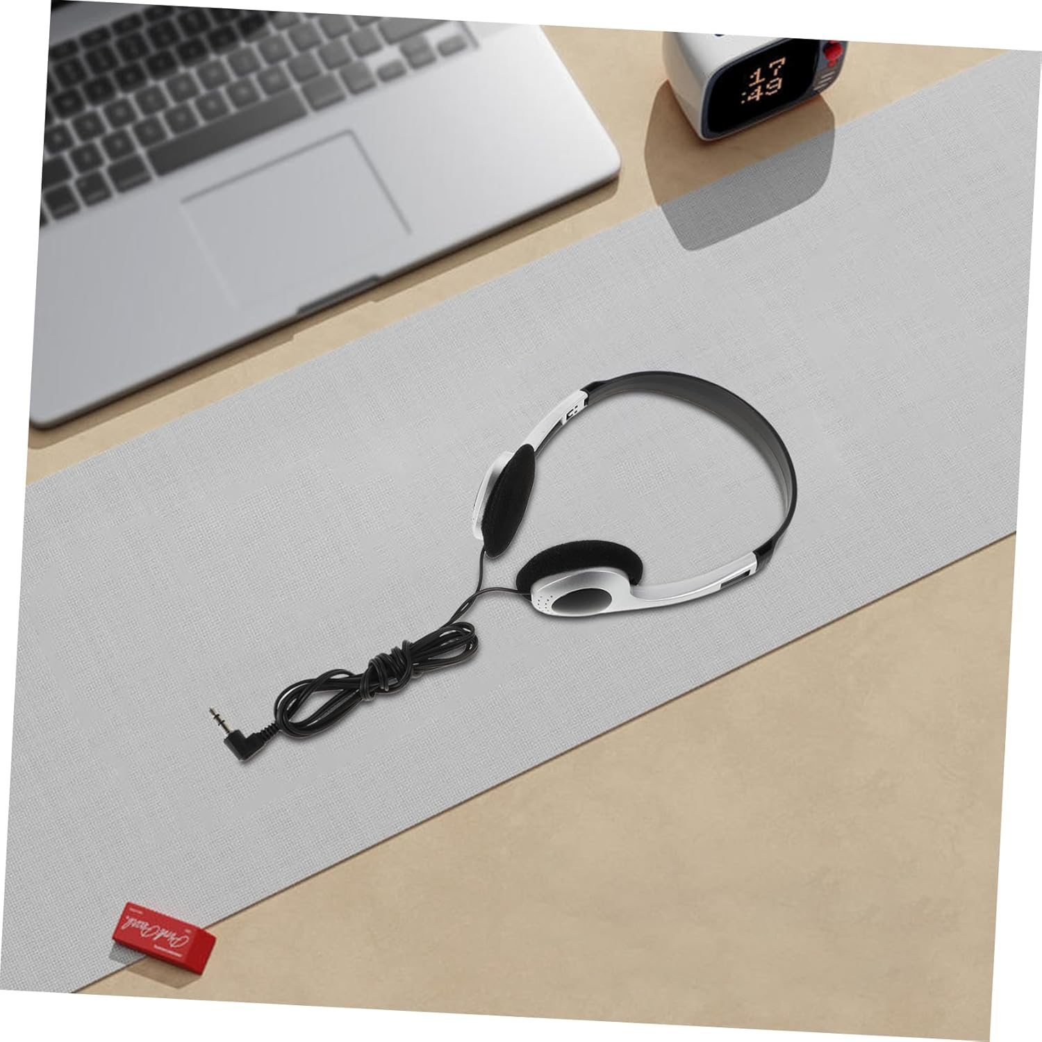 DOITOOL Retro Wired Headphones for Students and Comfortable Fit for Classroom and Library Use Compatible with Computers Phones and Tablets Sound and Convenient Inline Controls Durable image number 6