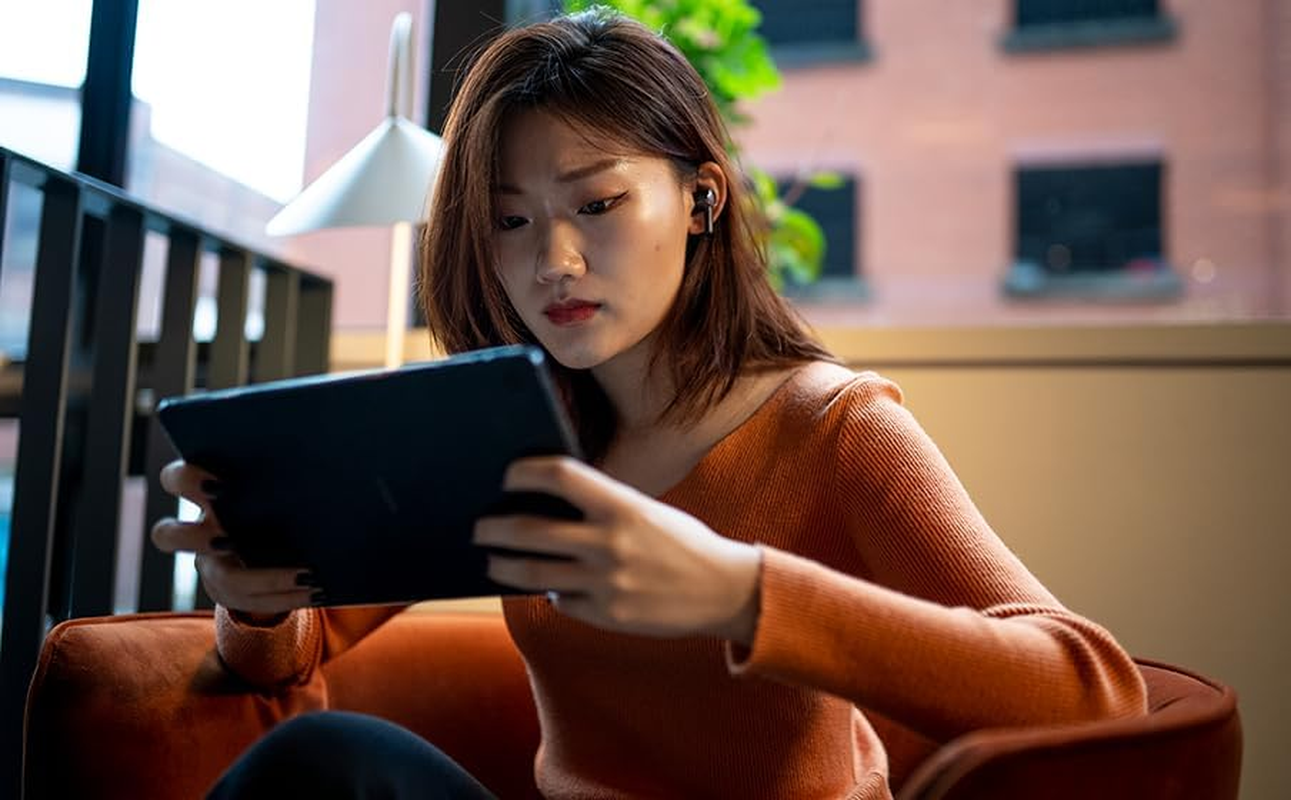 JBL Quantum True Wireless Gaming Earbuds Black image number 6