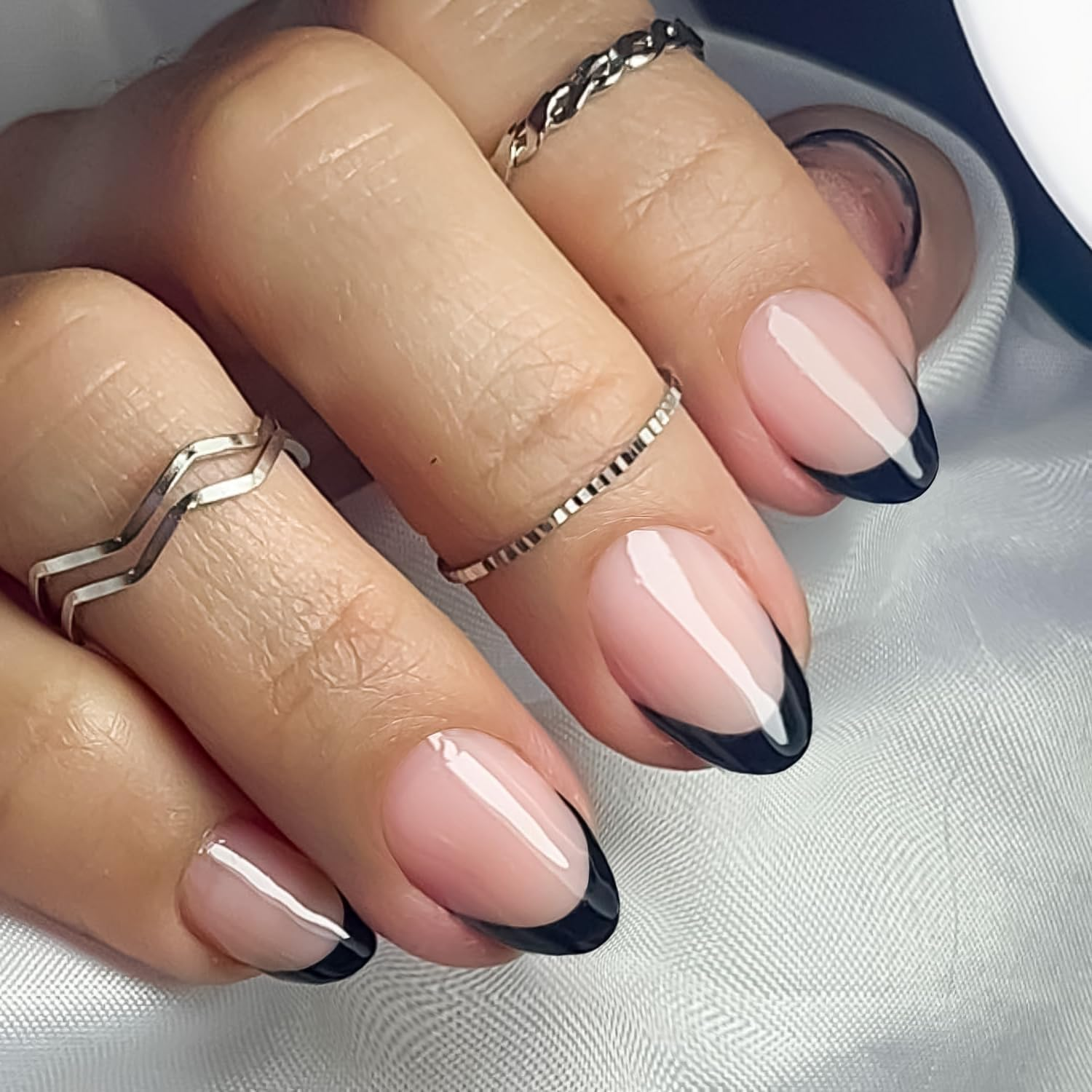 KXAMELIE Black French Press on Nails Almond Medium, Acrylic Press on Nails Naked with Daisy Fake Nails Youth Nails Stick on for Manicure image number 2