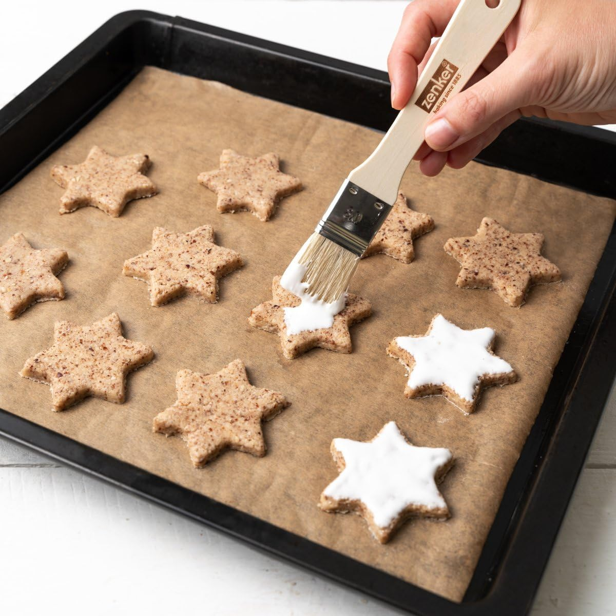Zenker Cinnamon Star Cookie Cutter - Foldable, Ergonomic, Made in Germany image number 3