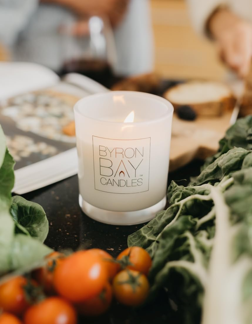 Byron Bay Candles Sweet Japanese Honeysuckle 100% Soy Candle - 50+ Hour Burn - Large Scented Candles 300G Wax Weight- Australian Made Eco-Friendly Aromatherapy - Perfect Candle Gift, Birthday Gift image number 3