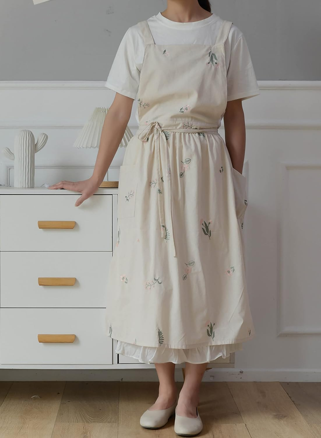 Japanese Cotton Linen Apron Adjustable for Women with Pockets, Fashion Pinafore Dress for Cooking Painting Gardening image number 3