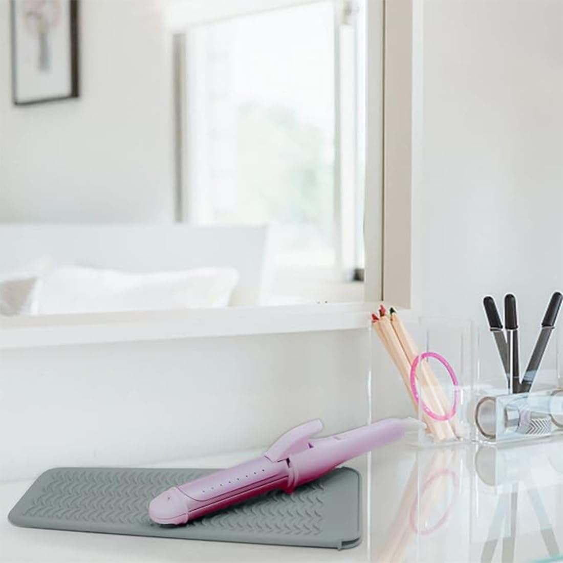 Heat-Resistant Silicone Mat Bag, Heat-Resistant Mat for Curling Irons, Mat Cover for Curling Irons, Hair Straighteners, Straighteners and Other Hot Hair Tools, Height 28.5 Cm and Width 14 Cm