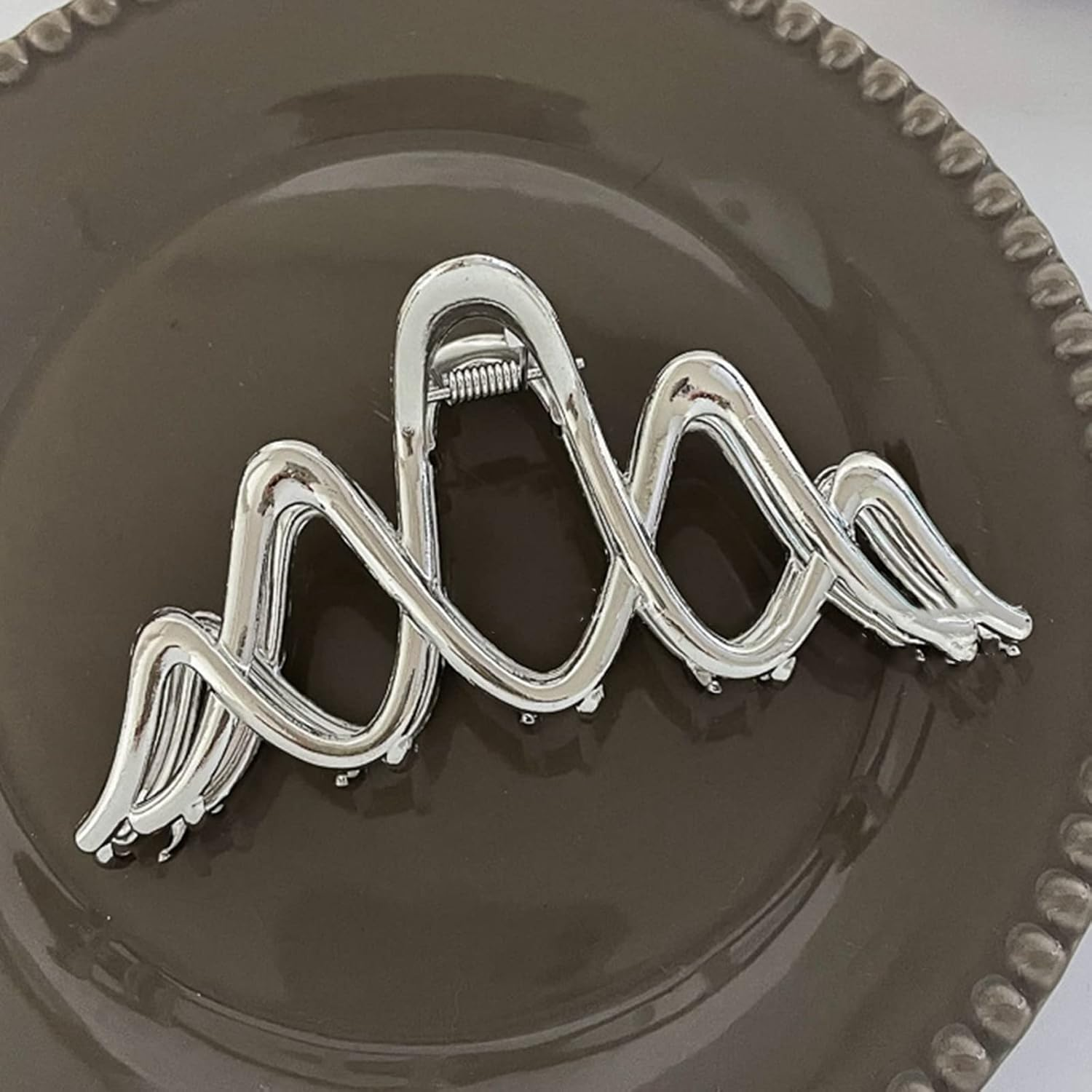 Silver Metal Wavy Squiggle Hair Claws for Thick Hair - Large Non-Slip Hair Clamps and Styling Accessories, Gift for Women and Girls image number 4