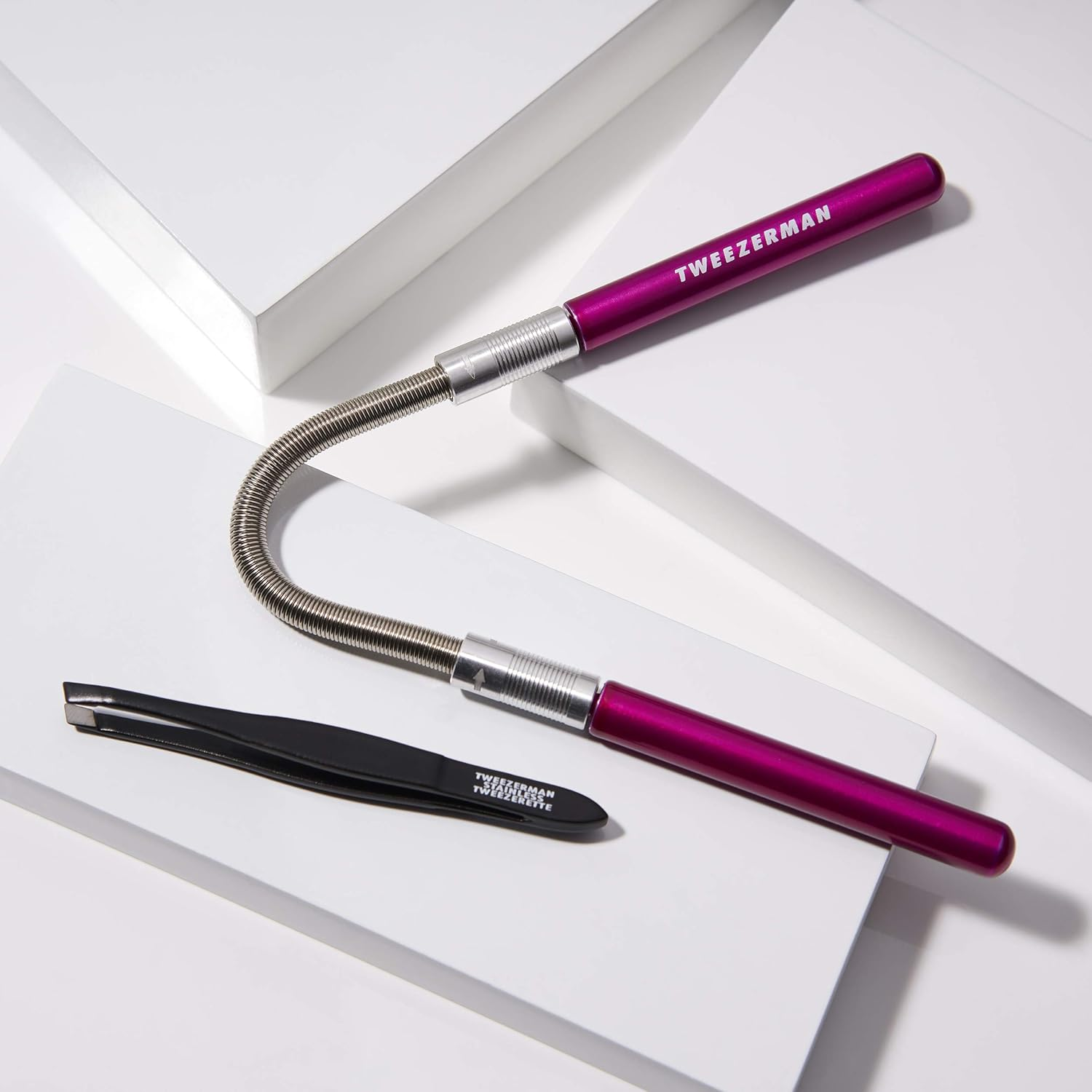 TWEEZERMAN Smooth Finish Facial Hair Remover Zur Gesichtshaarentfernung Inkl. Kleiner Twezerette Pinzette Mit Abgeschr&auml;gter Spitze, Verschiedene Farben image number 6