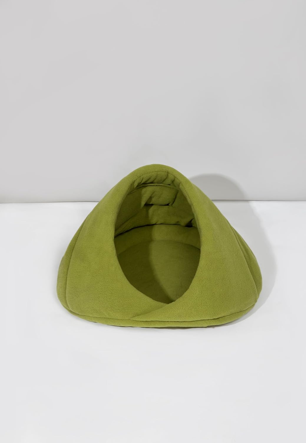 Pet Hut, Cozy Cat Cave Bed &ndash; Warm and Comfortable Hideaway for Cats and Small Pets (Green, Medium up to 6Kg) image number 3